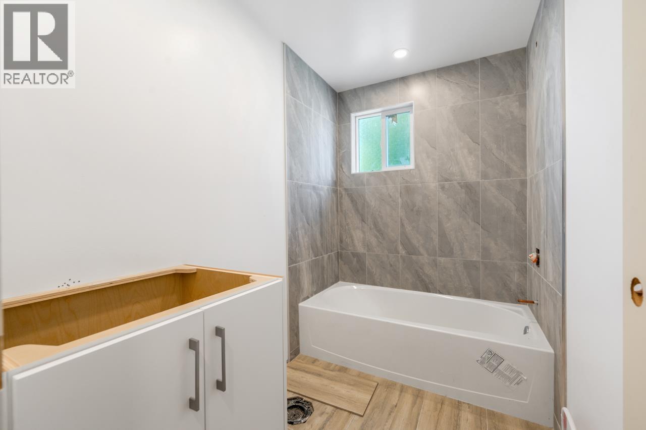 7520 Canada Way, Burnaby, British Columbia  V3N 3K2 - Photo 17 - R3046897