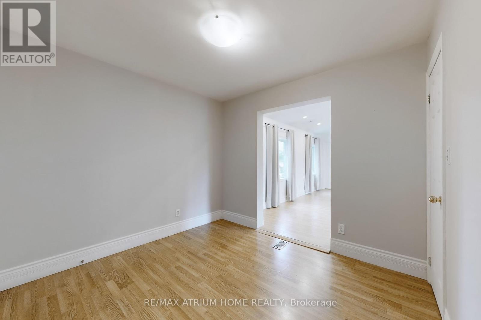 1242 Alexandra Avenue, Mississauga, Ontario  L5E 2A5 - Photo 13 - W12403696