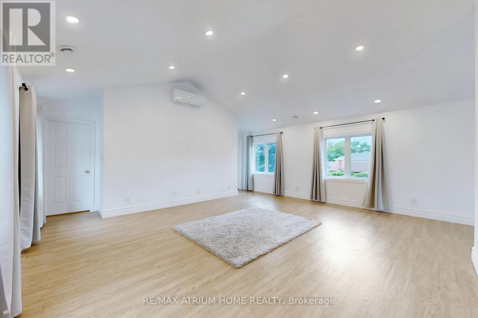 1242 Alexandra Avenue, Mississauga, Ontario  L5E 2A5 - Photo 14 - W12403696