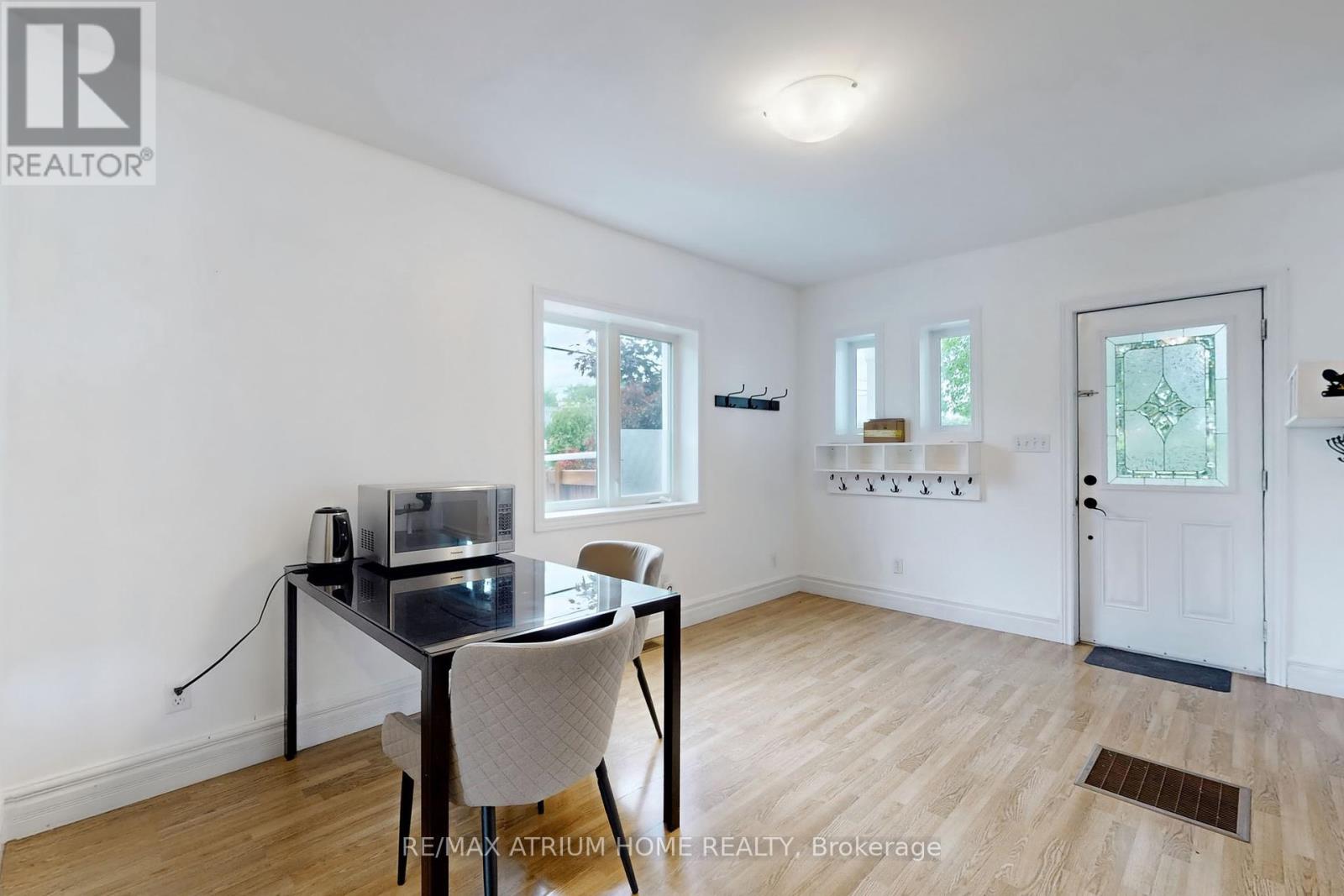 1242 Alexandra Avenue, Mississauga, Ontario  L5E 2A5 - Photo 2 - W12403696