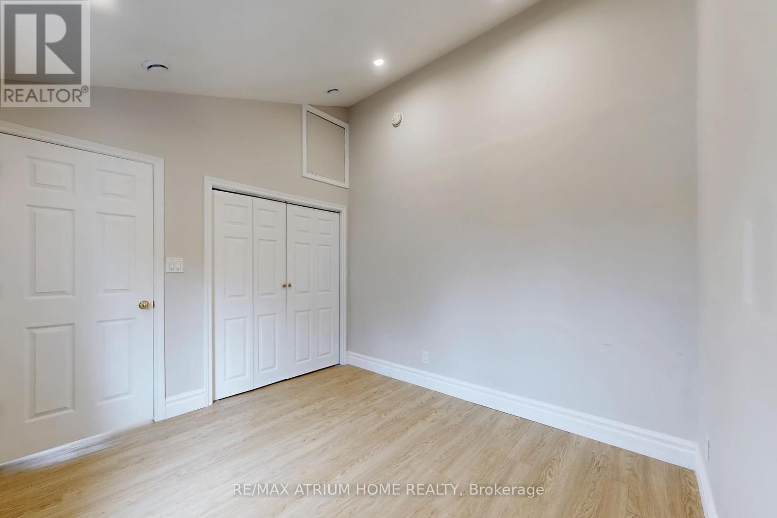 1242 Alexandra Avenue, Mississauga, Ontario  L5E 2A5 - Photo 21 - W12403696