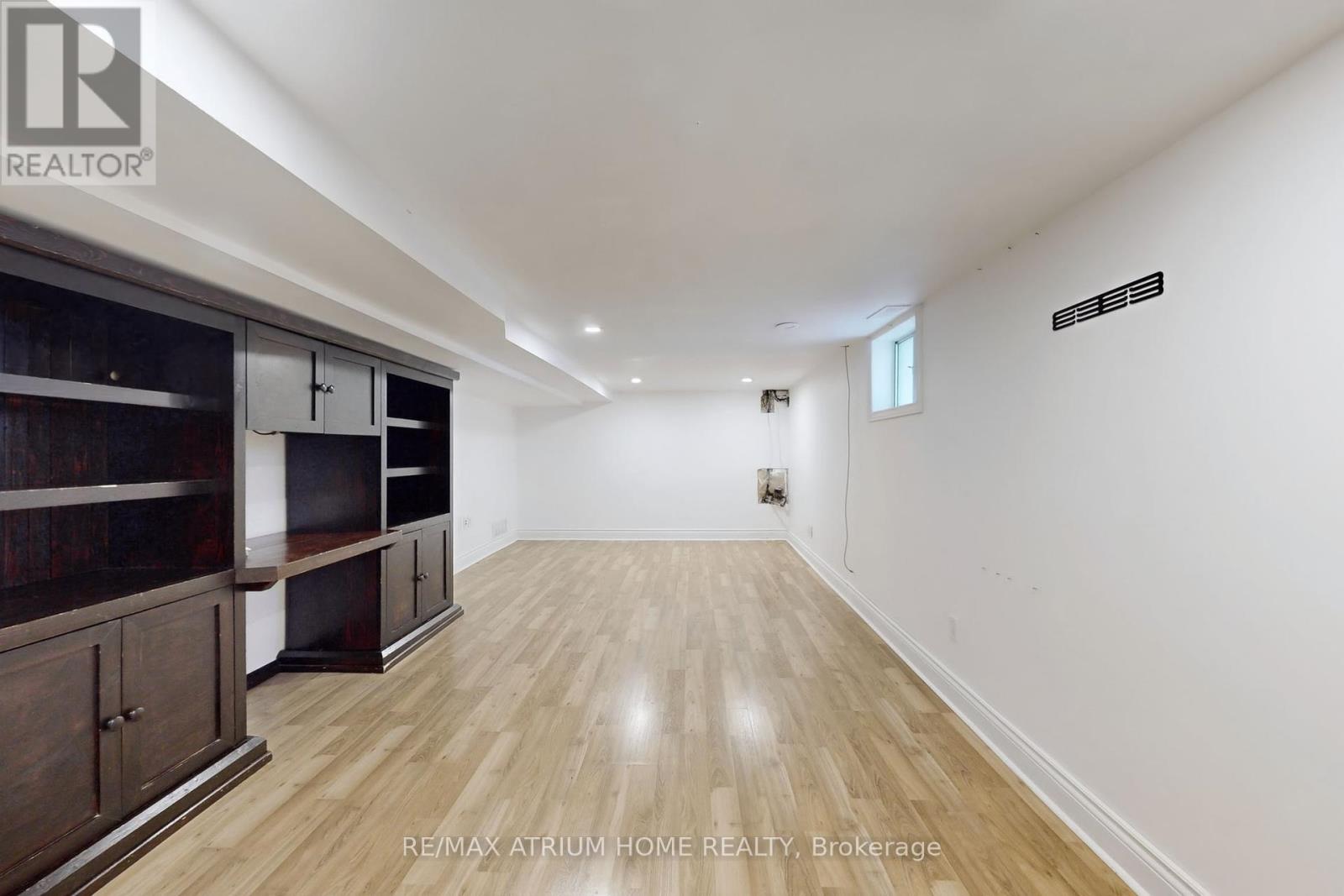 1242 Alexandra Avenue, Mississauga, Ontario  L5E 2A5 - Photo 25 - W12403696
