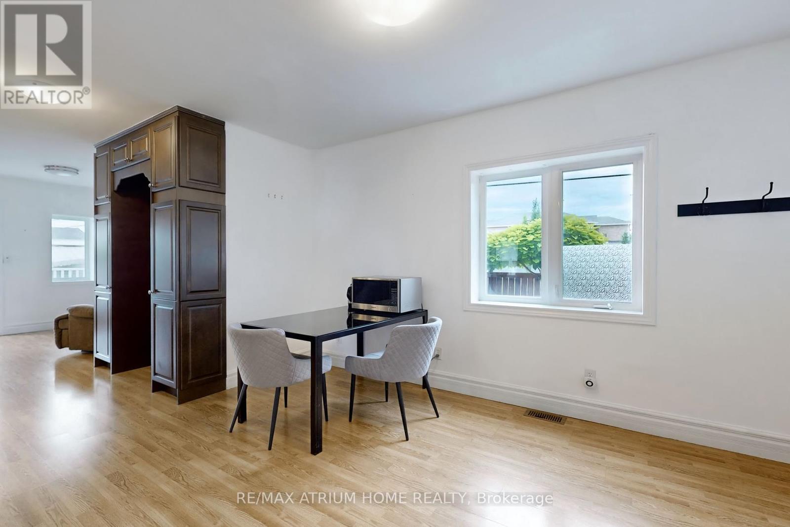 1242 Alexandra Avenue, Mississauga, Ontario  L5E 2A5 - Photo 3 - W12403696