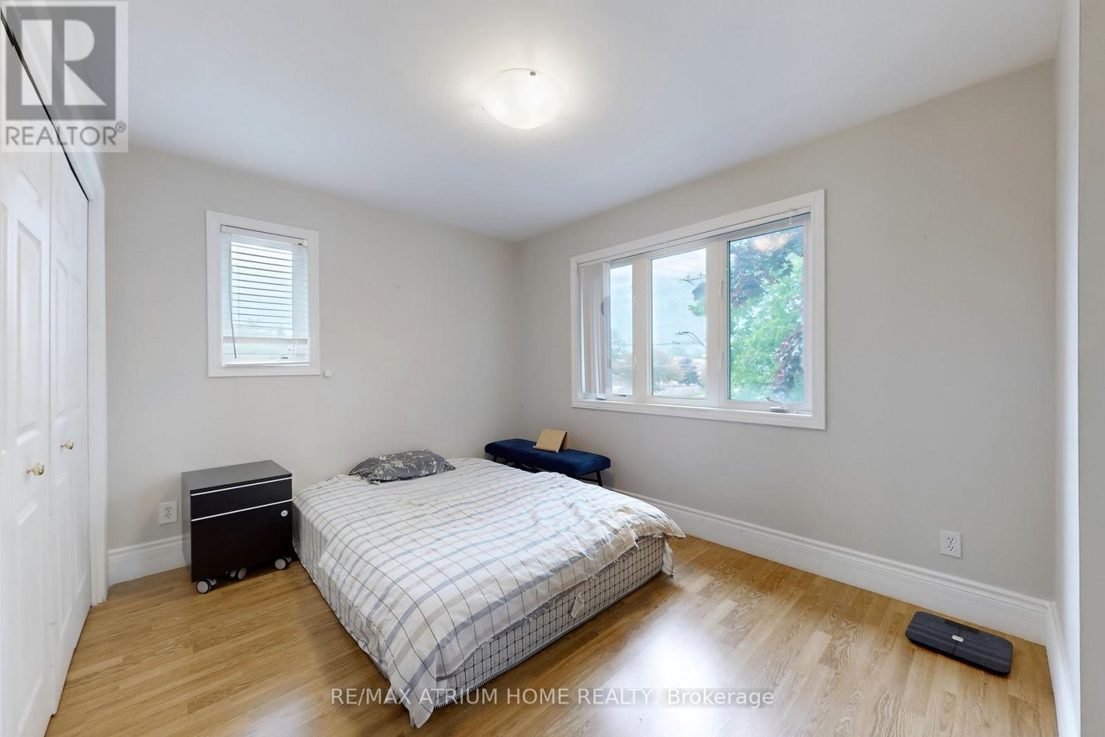 1242 Alexandra Avenue, Mississauga, Ontario  L5E 2A5 - Photo 9 - W12403696