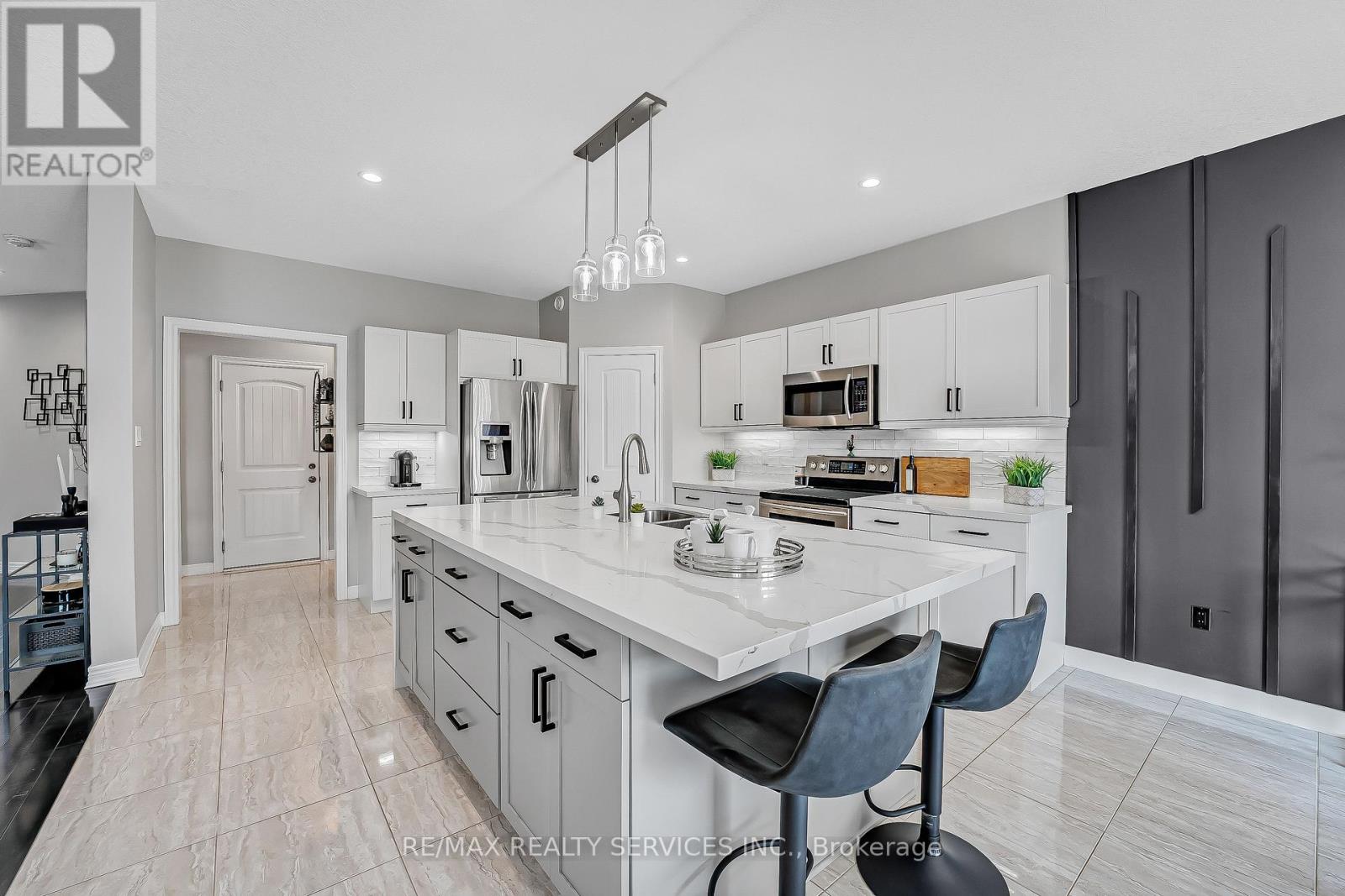 26 Wardlaw Avenue, Orangeville, Ontario  L9W 6K1 - Photo 17 - W12403751