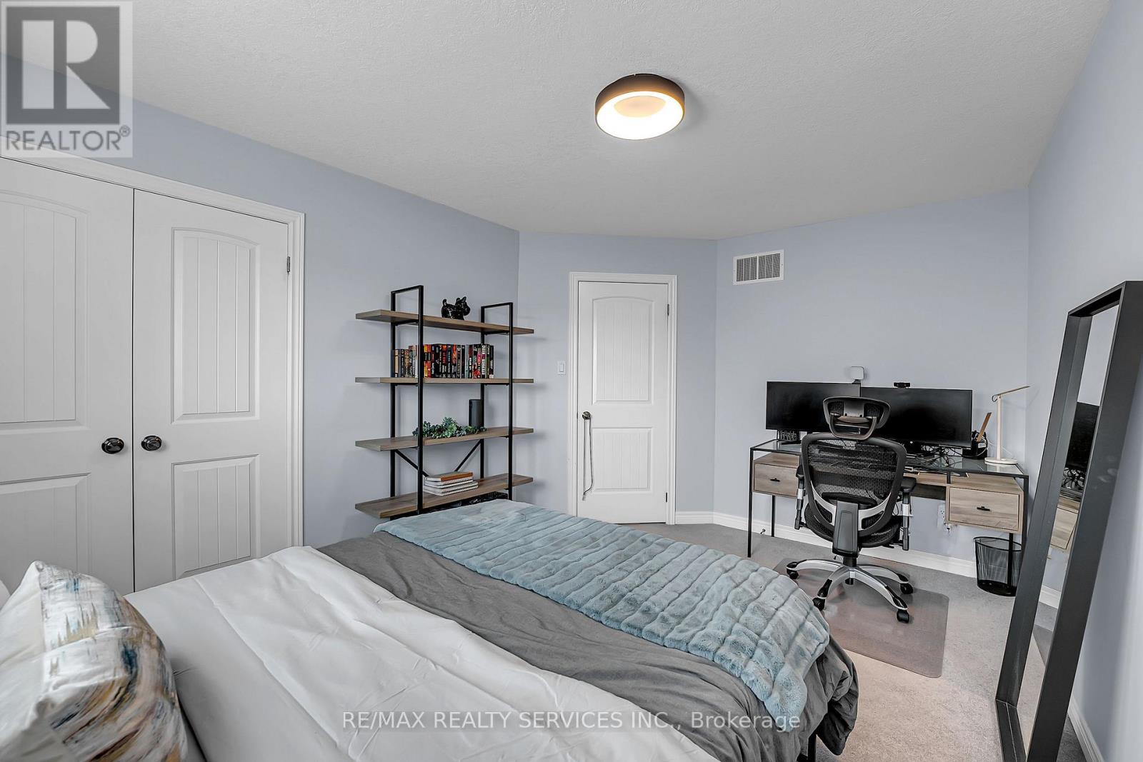 26 Wardlaw Avenue, Orangeville, Ontario  L9W 6K1 - Photo 38 - W12403751