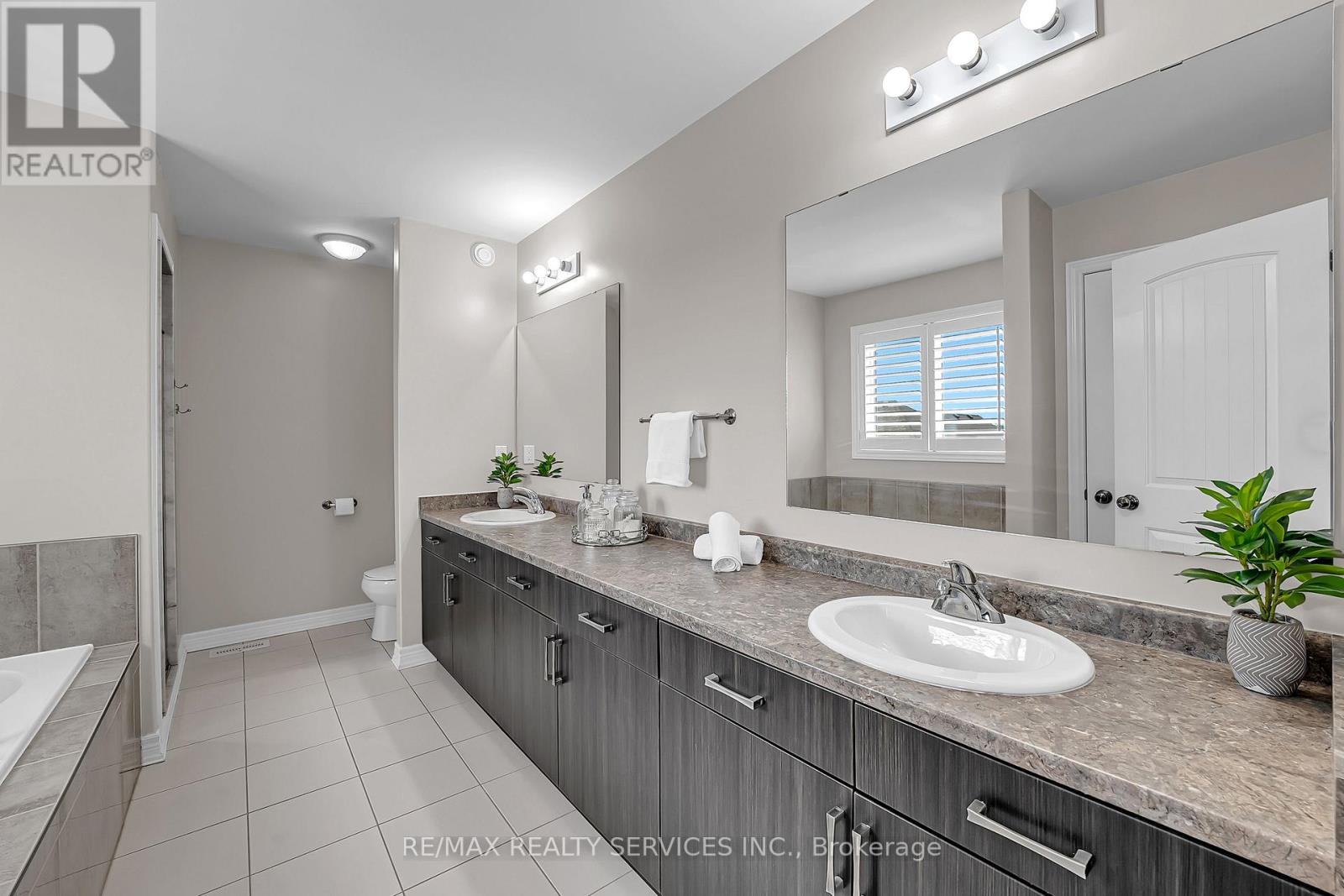 26 Wardlaw Avenue, Orangeville, Ontario  L9W 6K1 - Photo 41 - W12403751