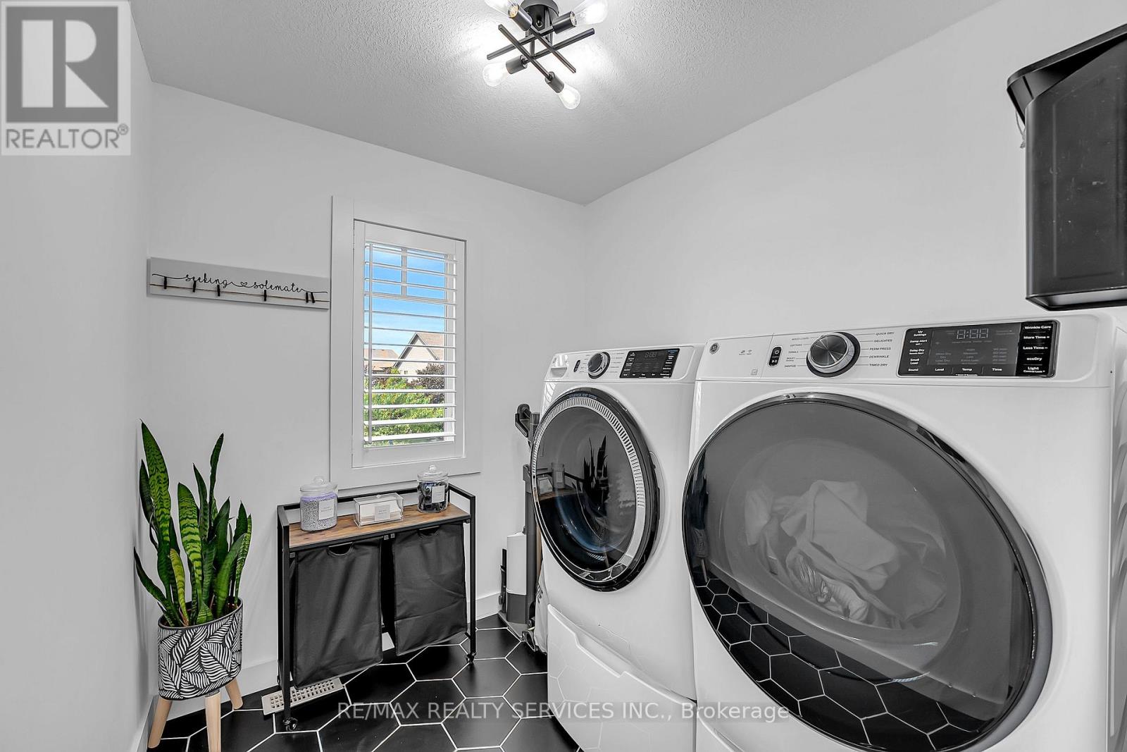 26 Wardlaw Avenue, Orangeville, Ontario  L9W 6K1 - Photo 44 - W12403751