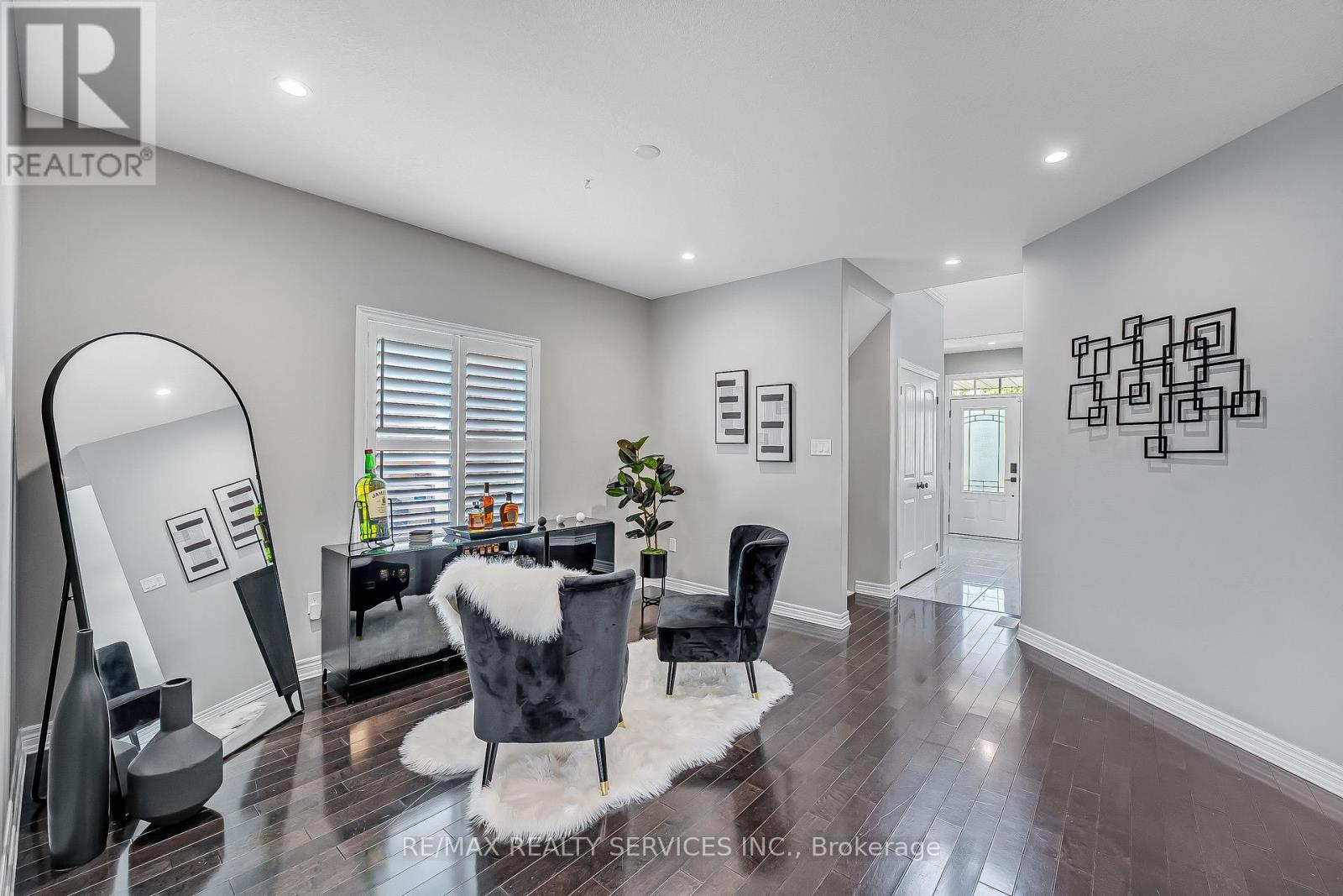 26 Wardlaw Avenue, Orangeville, Ontario  L9W 6K1 - Photo 5 - W12403751