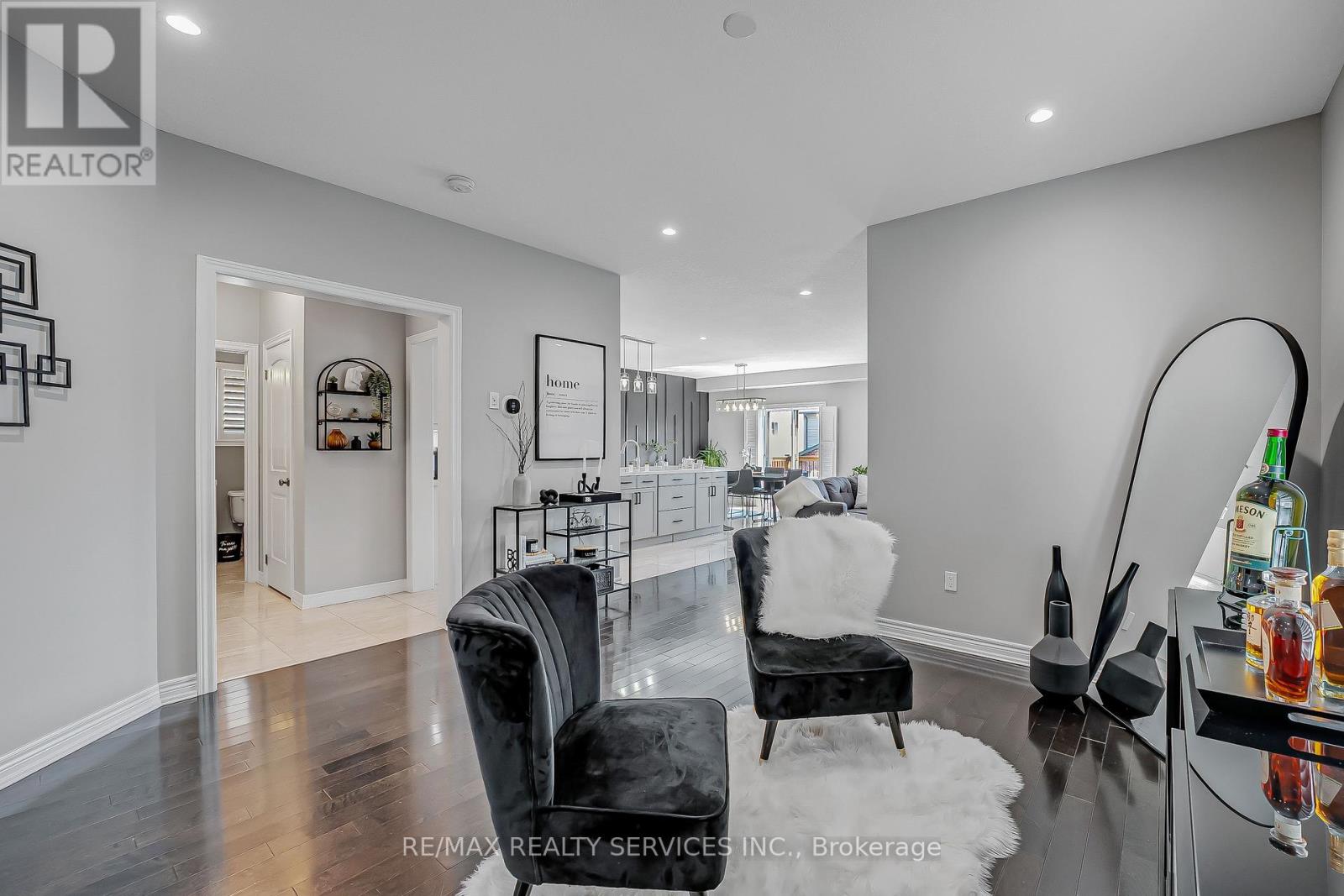 26 Wardlaw Avenue, Orangeville, Ontario  L9W 6K1 - Photo 7 - W12403751
