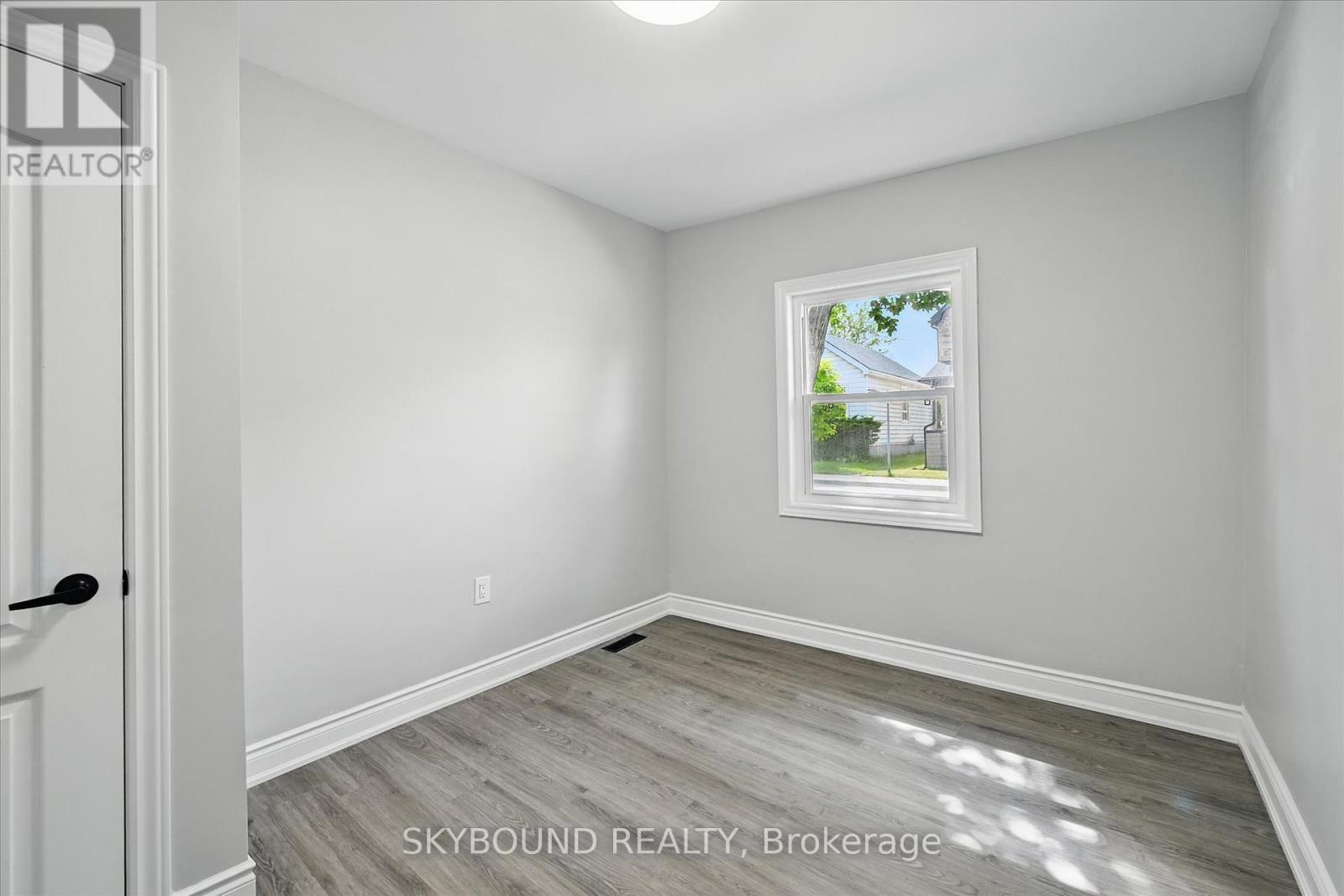 224 Rosslyn Avenue N, Hamilton, Ontario  L8L 7P7 - Photo 12 - X12403707