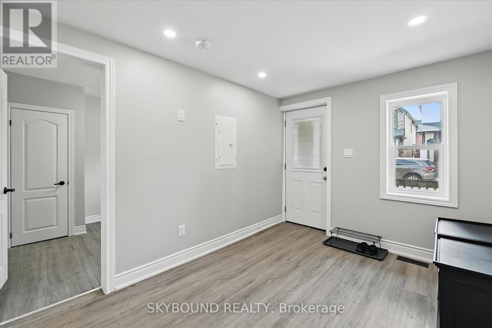 224 Rosslyn Avenue N, Hamilton, Ontario  L8L 7P7 - Photo 8 - X12403707