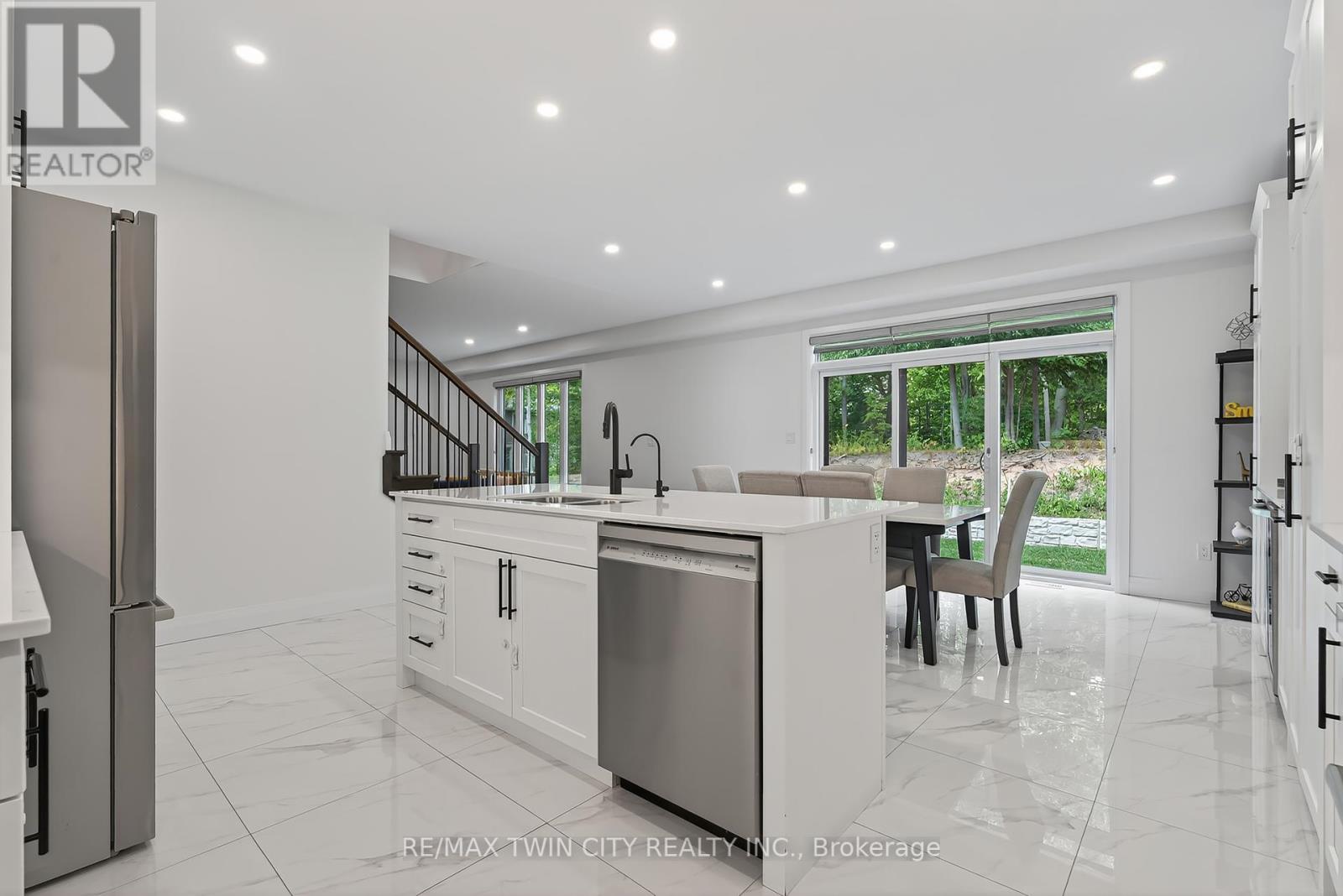 209 Jeffrey Place, Kitchener, Ontario  N2C 0C2 - Photo 10 - X12403759