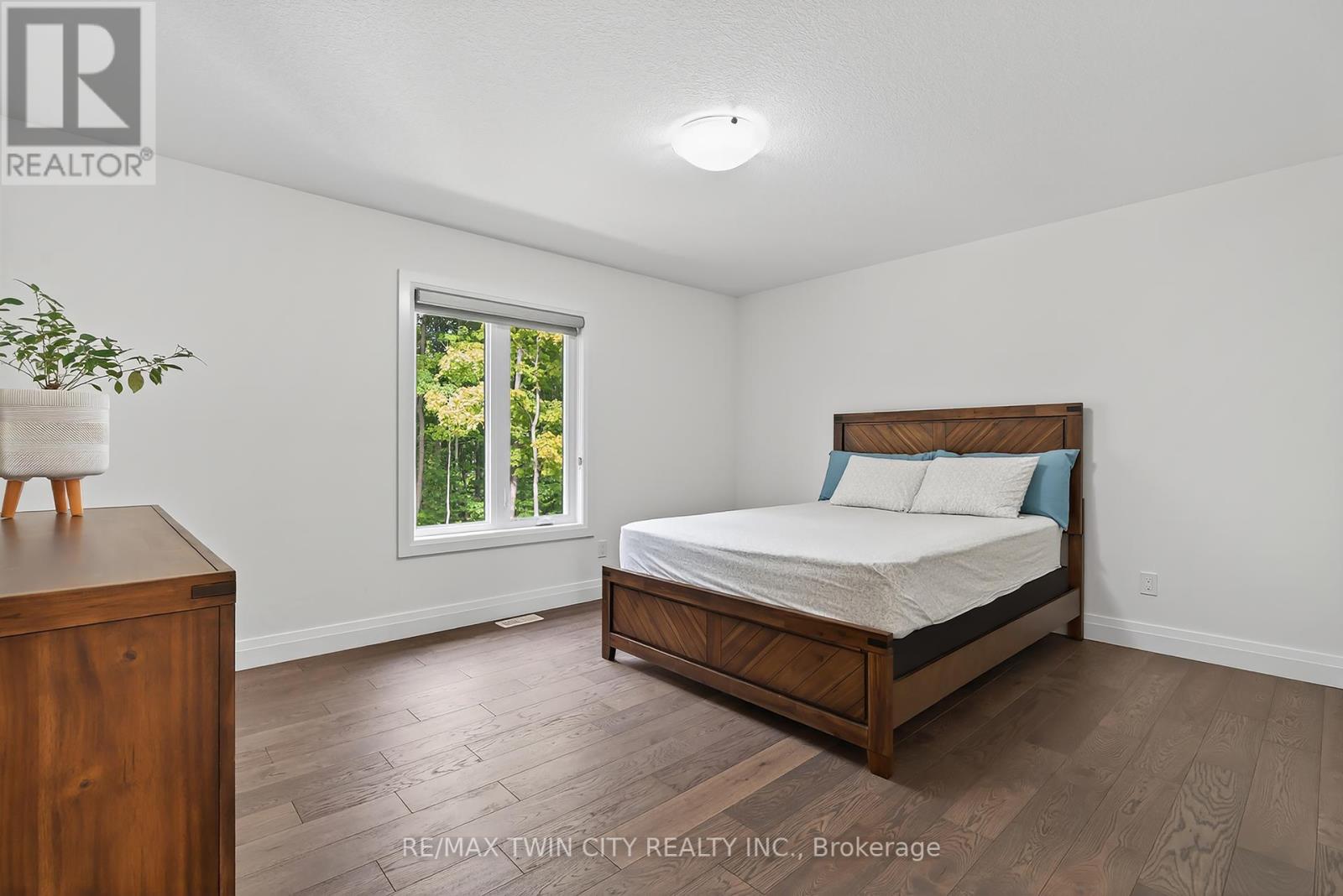 209 Jeffrey Place, Kitchener, Ontario  N2C 0C2 - Photo 29 - X12403759