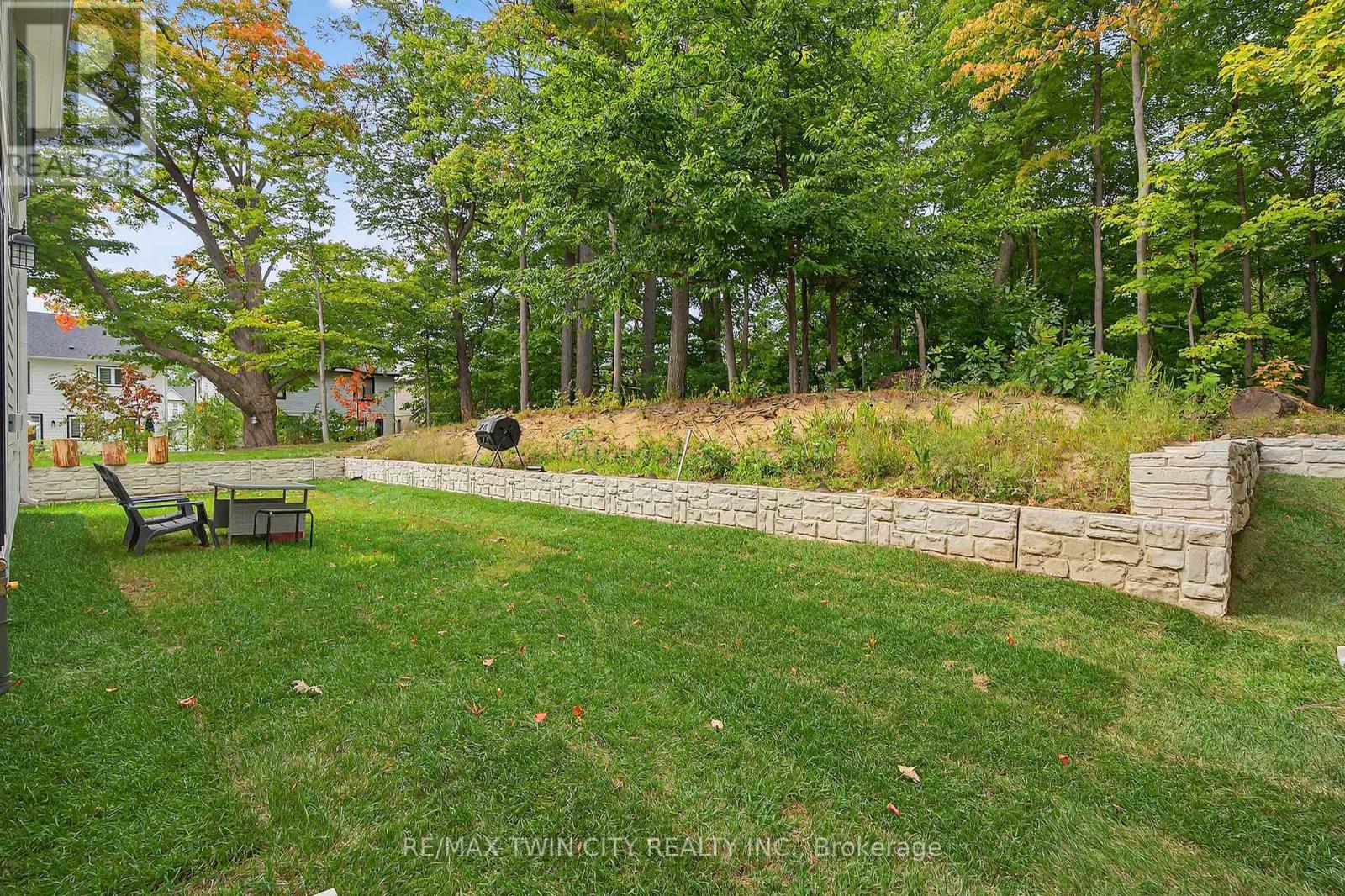 209 Jeffrey Place, Kitchener, Ontario  N2C 0C2 - Photo 34 - X12403759