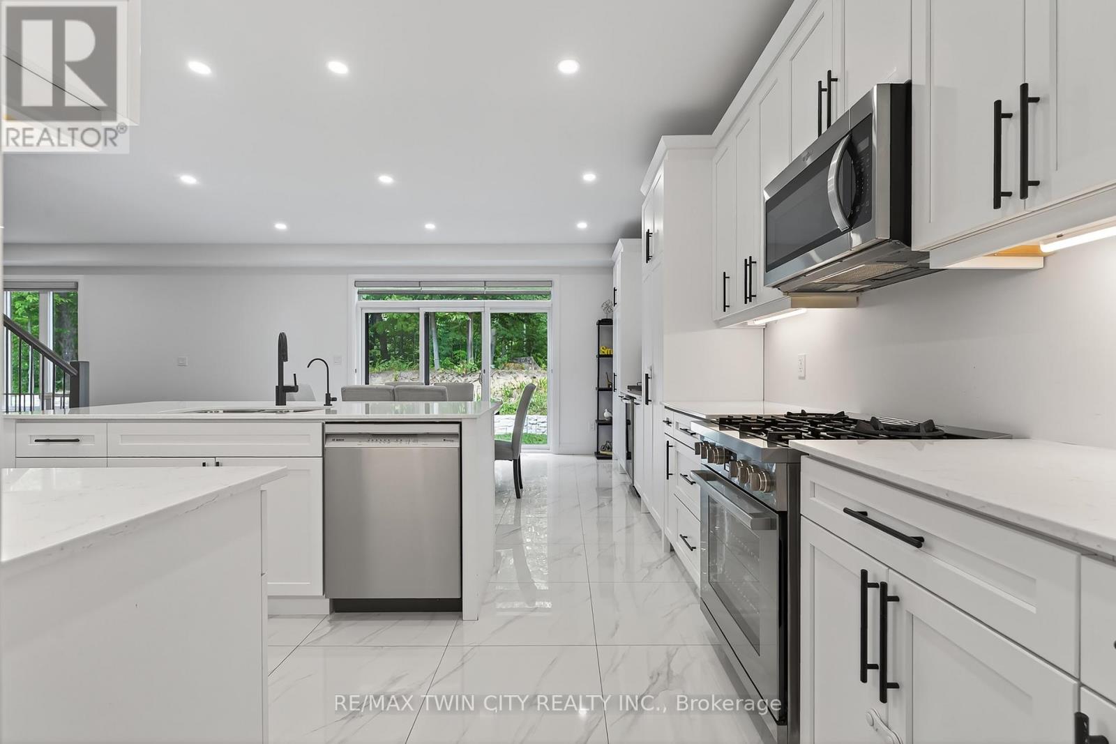 209 Jeffrey Place, Kitchener, Ontario  N2C 0C2 - Photo 7 - X12403759