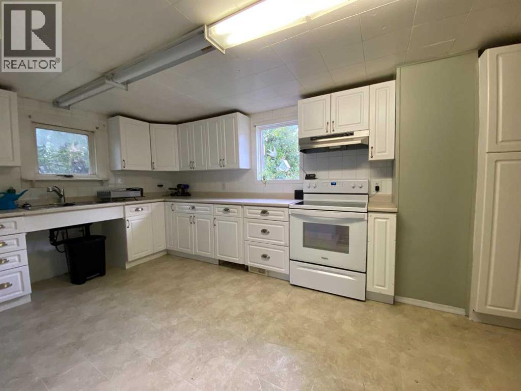 13009 18 Avenue, Blairmore, Alberta  T0K 0E0 - Photo 6 - A2202646