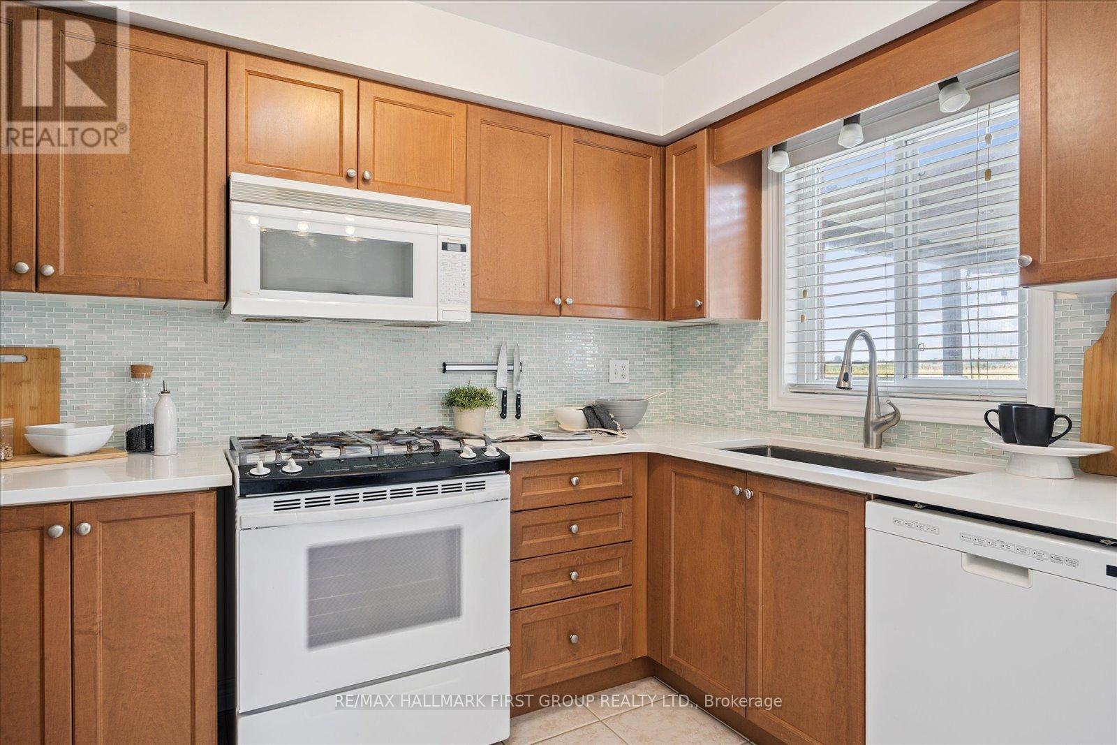 188 Padfield Drive, Clarington, Ontario  L1C 5H7 - Photo 13 - E12404076