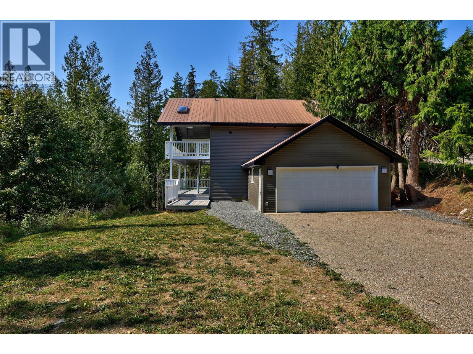 2725 VICKERS Trail, Anglemont, British Columbia