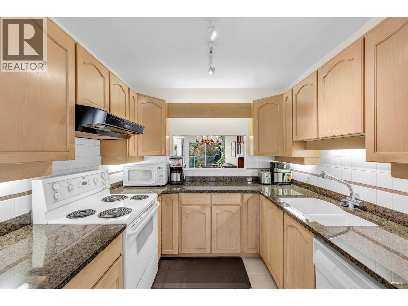 221 7251 Minoru Boulevard, Richmond, British Columbia  V6Y 3P5 - Photo 13 - R3047370