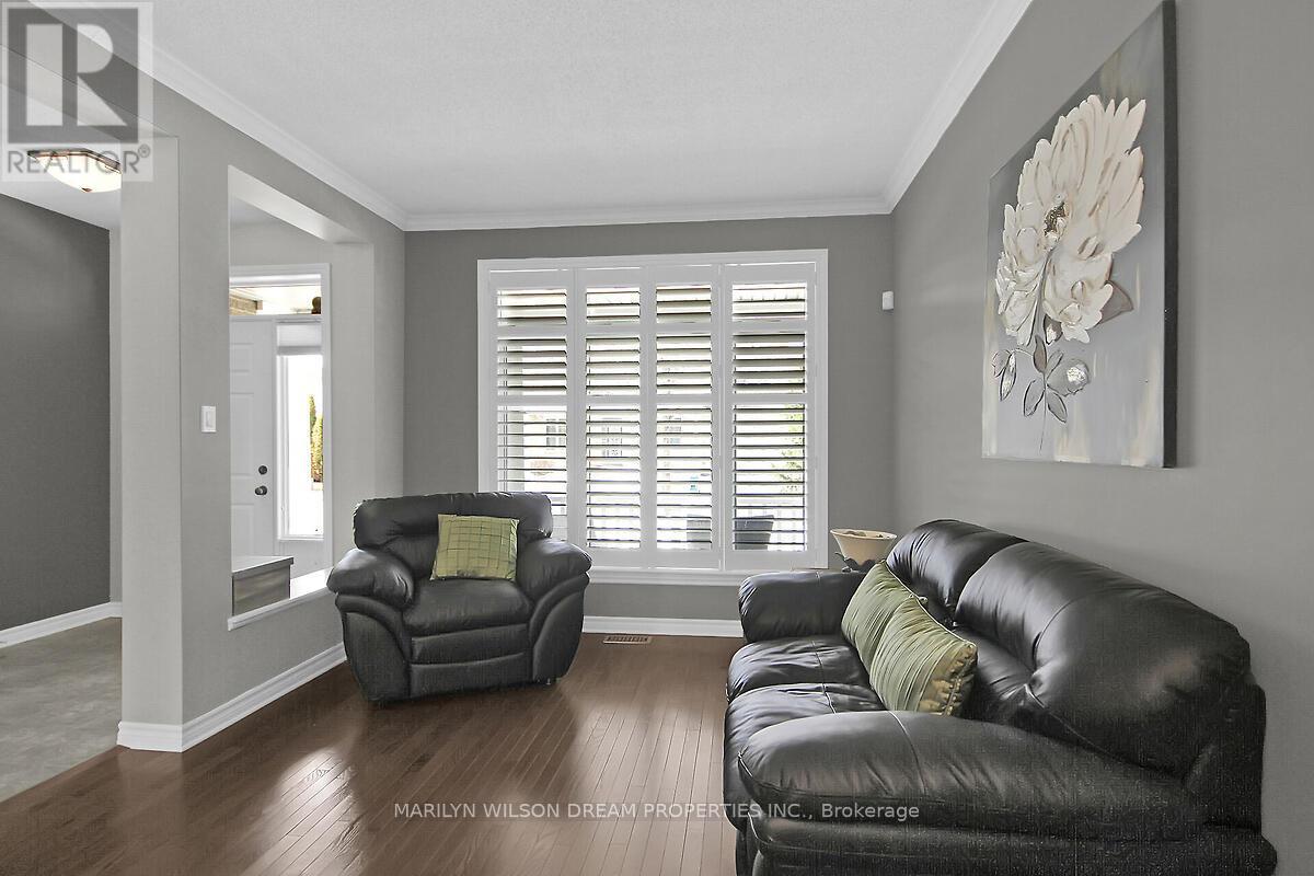 652 Netley Circle, Ottawa, Ontario  K1T 0A4 - Photo 6 - X12404016