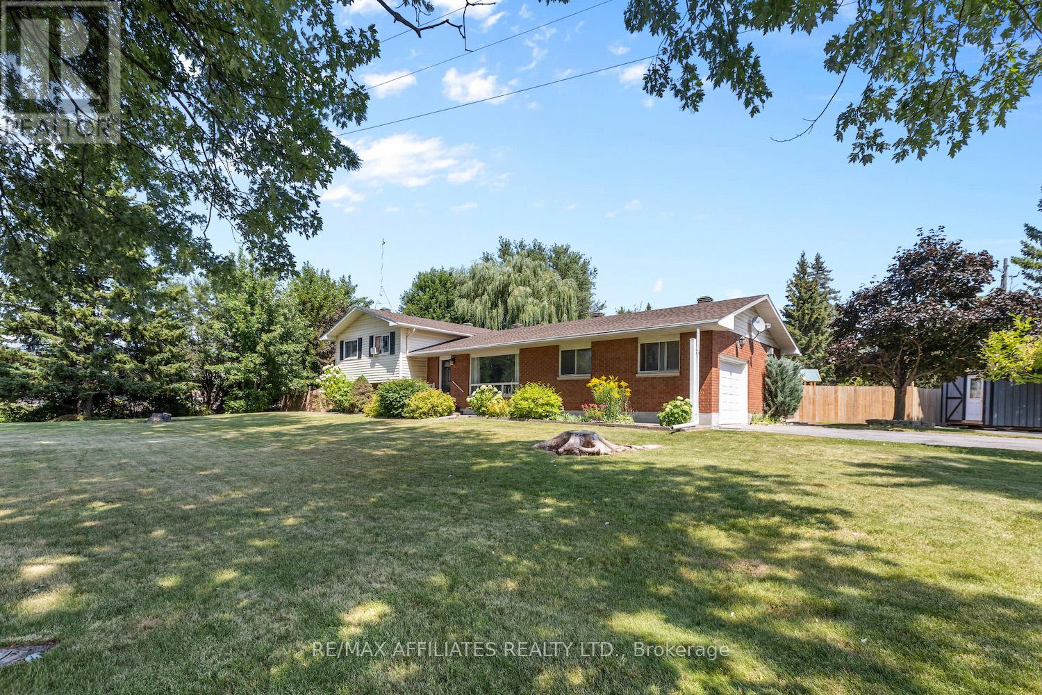 328 Kelly-Jordan Road, Montague, Ontario  K7A 4S7 - Photo 2 - X12404089