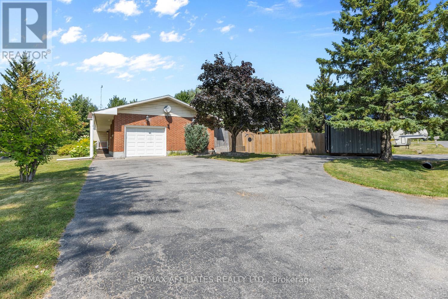328 Kelly-Jordan Road, Montague, Ontario  K7A 4S7 - Photo 6 - X12404089