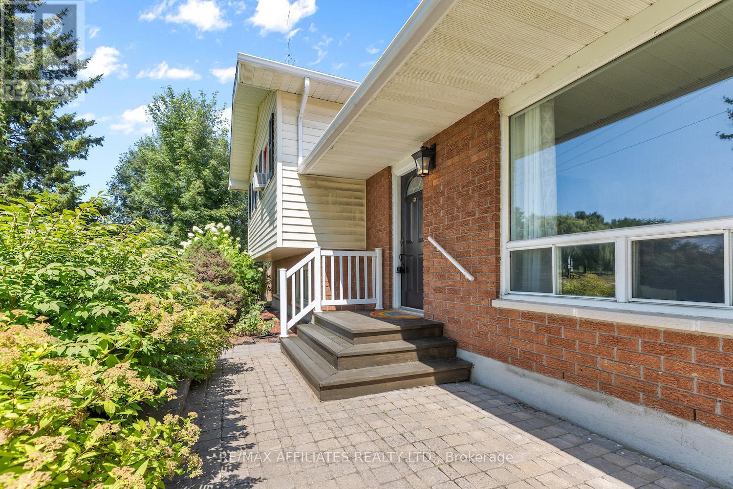 328 Kelly-Jordan Road, Montague, Ontario  K7A 4S7 - Photo 7 - X12404089