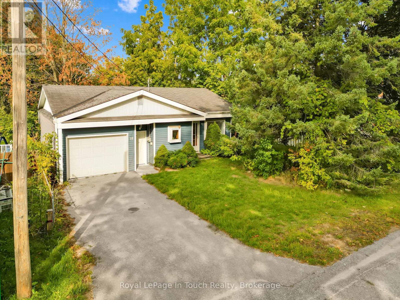 10 LEONARD AVENUE, Penetanguishene, Ontario
