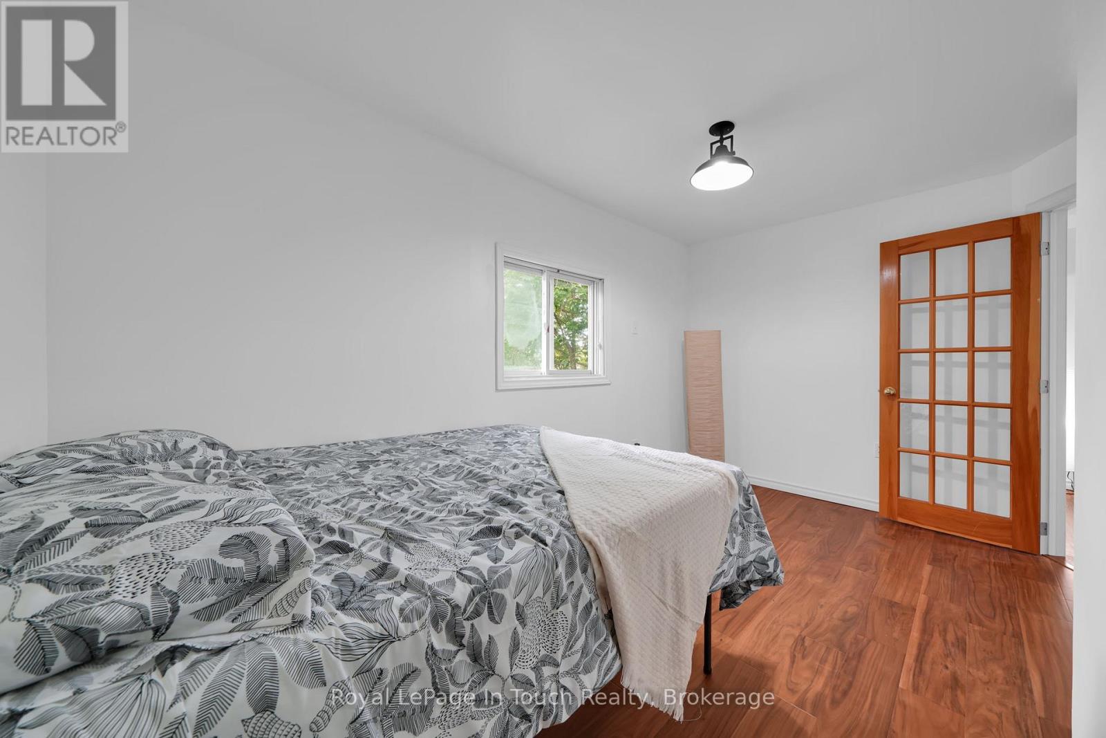 10 Leonard Avenue, Penetanguishene, Ontario  L9M 1C8 - Photo 23 - S12404088