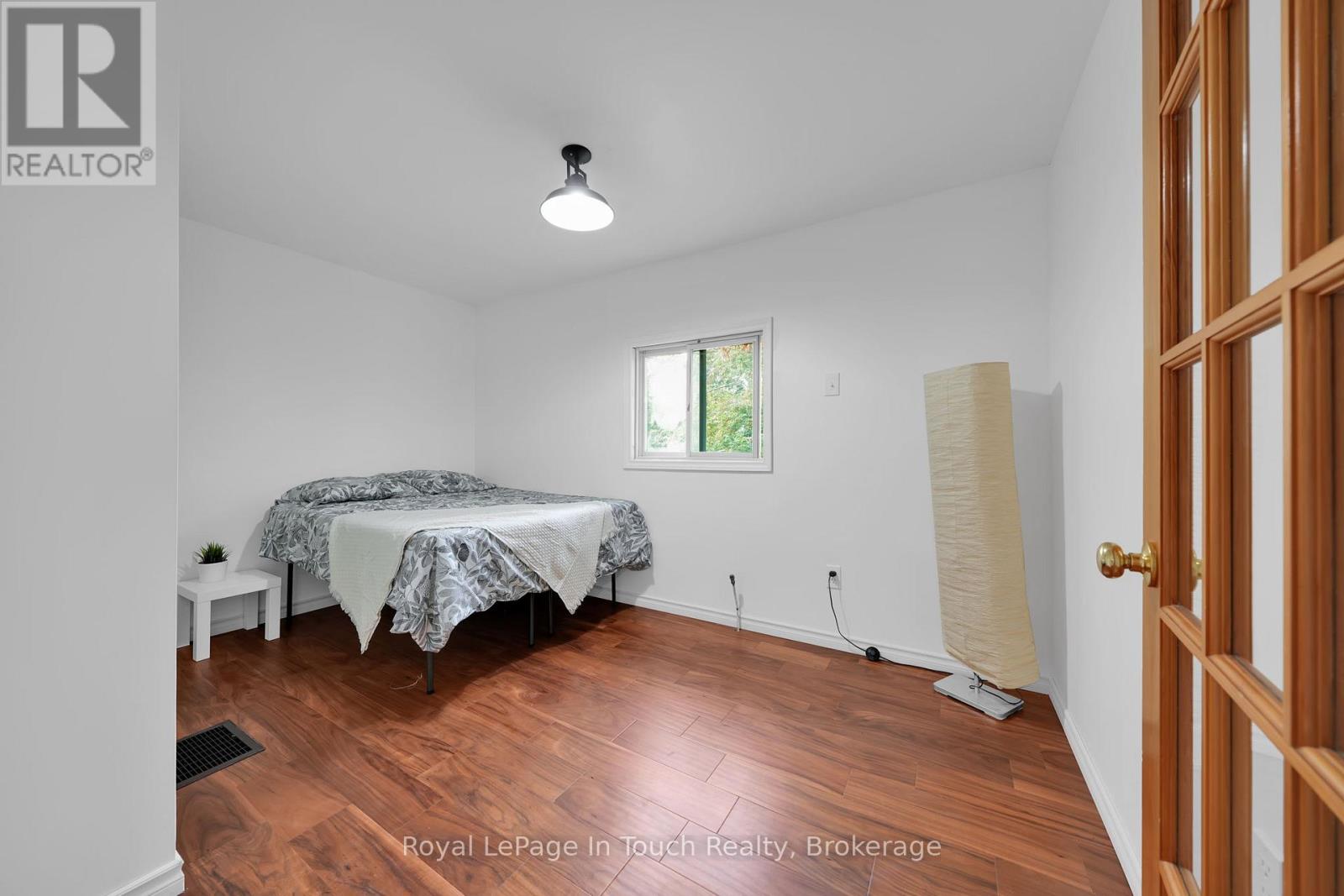 10 Leonard Avenue, Penetanguishene, Ontario  L9M 1C8 - Photo 25 - S12404088