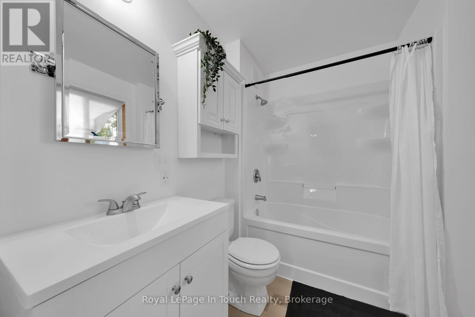 10 Leonard Avenue, Penetanguishene, Ontario  L9M 1C8 - Photo 27 - S12404088