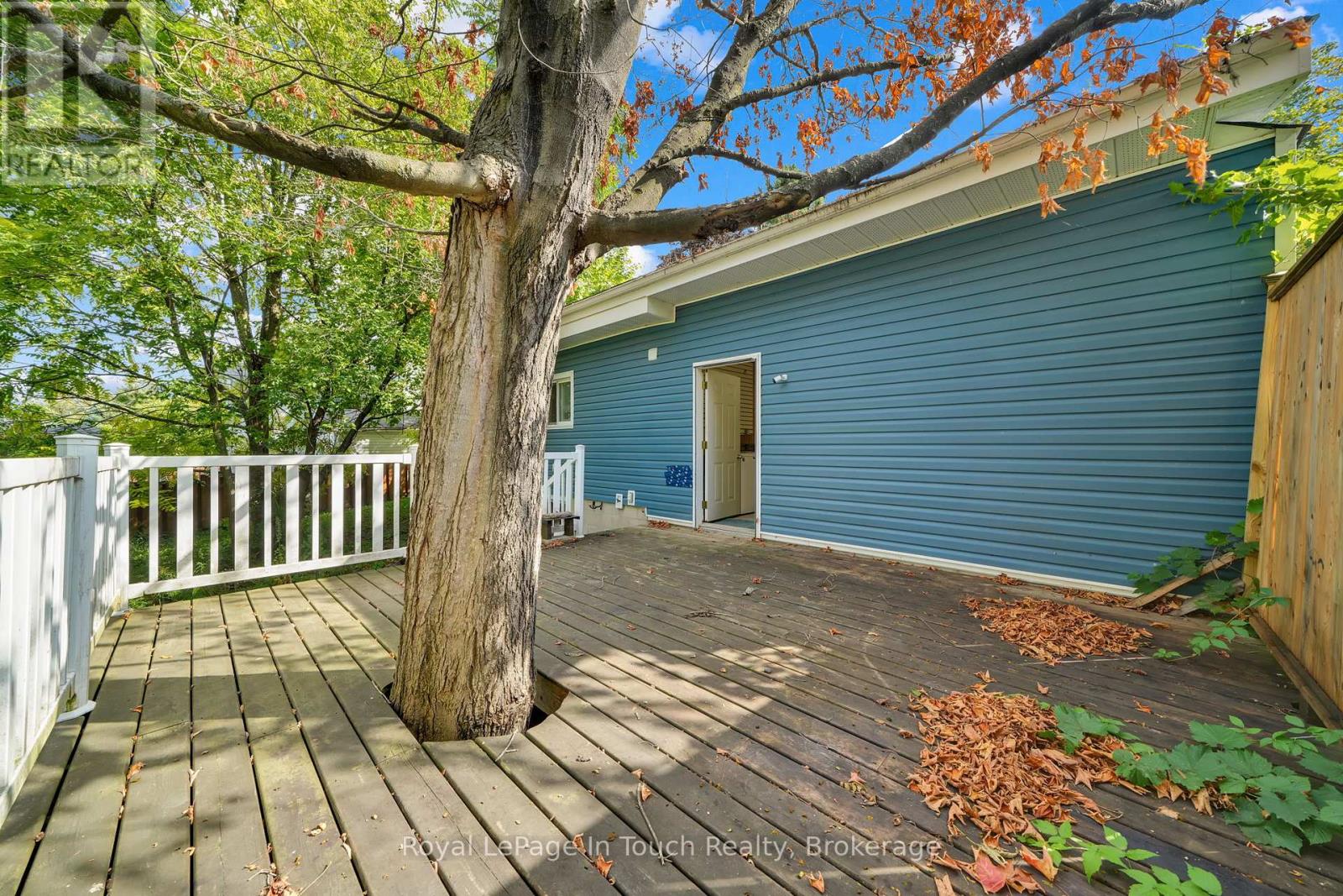 10 Leonard Avenue, Penetanguishene, Ontario  L9M 1C8 - Photo 32 - S12404088