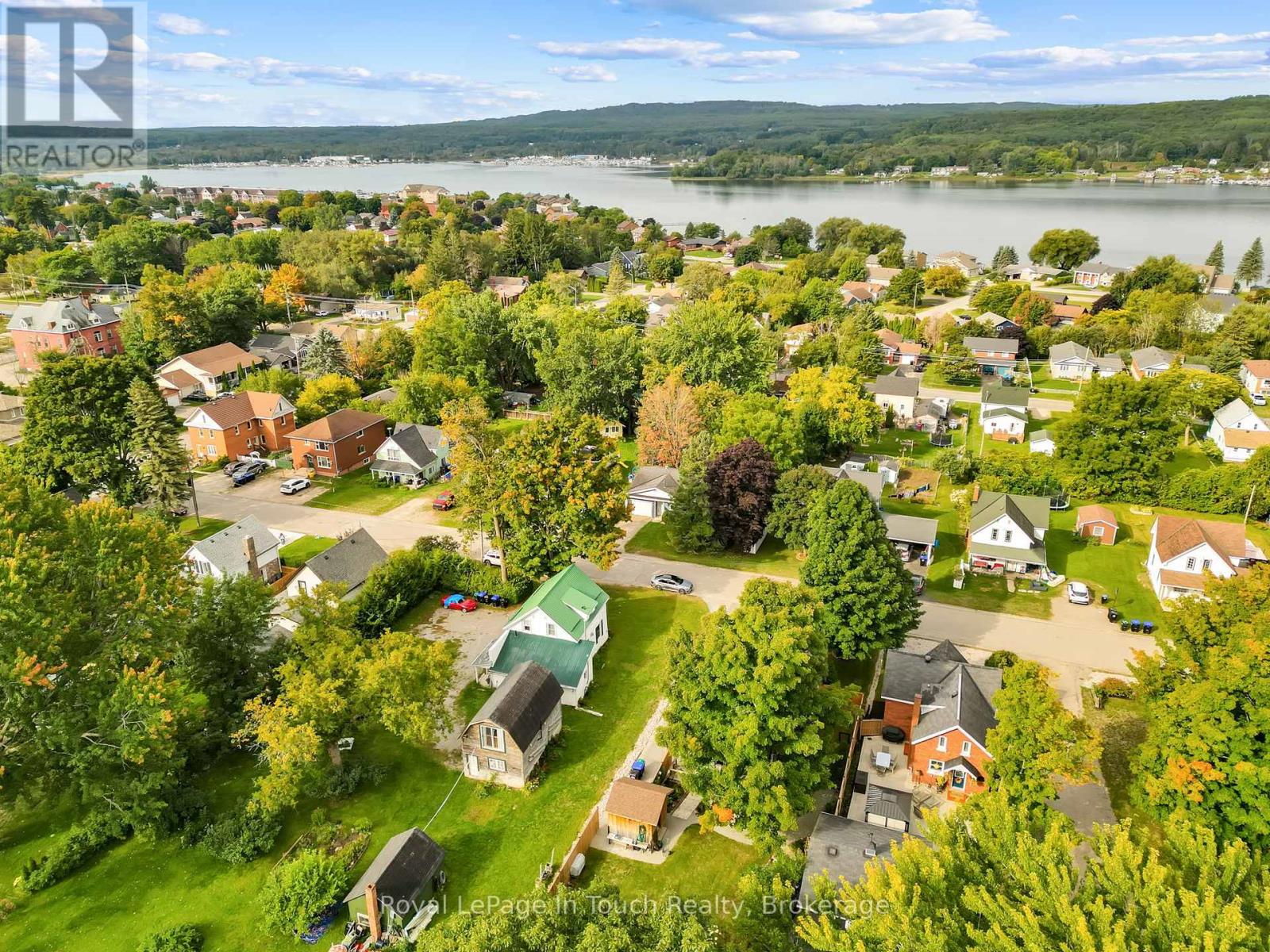 10 Leonard Avenue, Penetanguishene, Ontario  L9M 1C8 - Photo 39 - S12404088