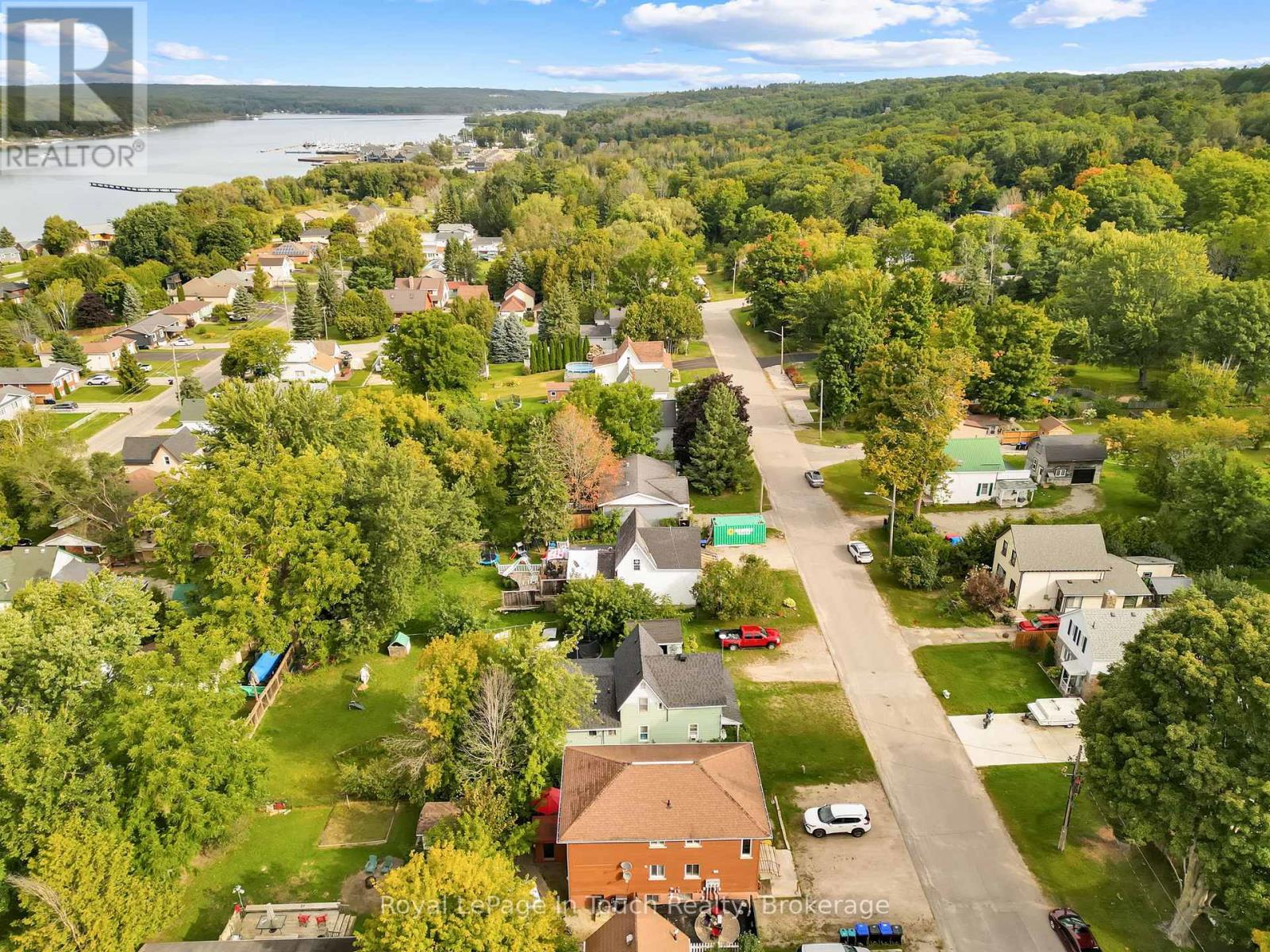 10 Leonard Avenue, Penetanguishene, Ontario  L9M 1C8 - Photo 41 - S12404088