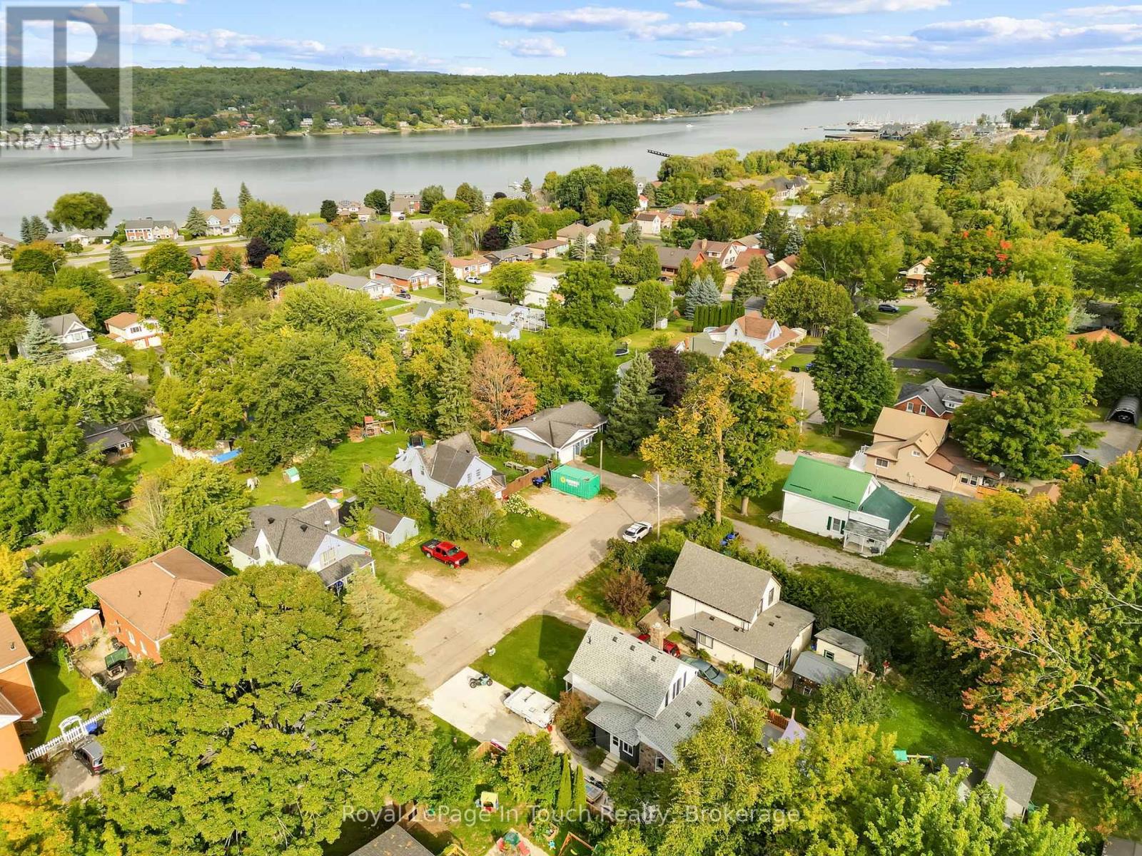 10 Leonard Avenue, Penetanguishene, Ontario  L9M 1C8 - Photo 42 - S12404088