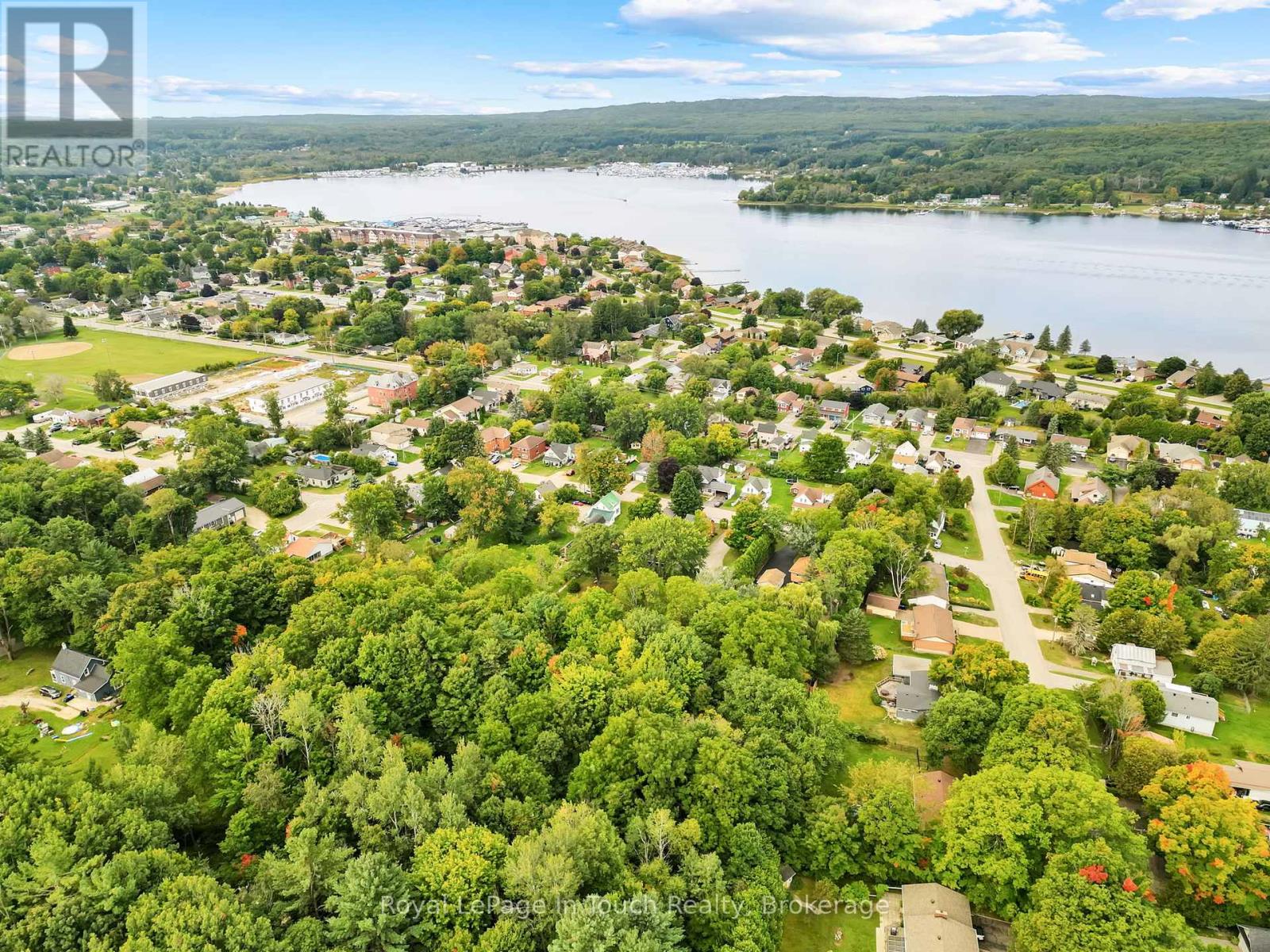 10 Leonard Avenue, Penetanguishene, Ontario  L9M 1C8 - Photo 43 - S12404088
