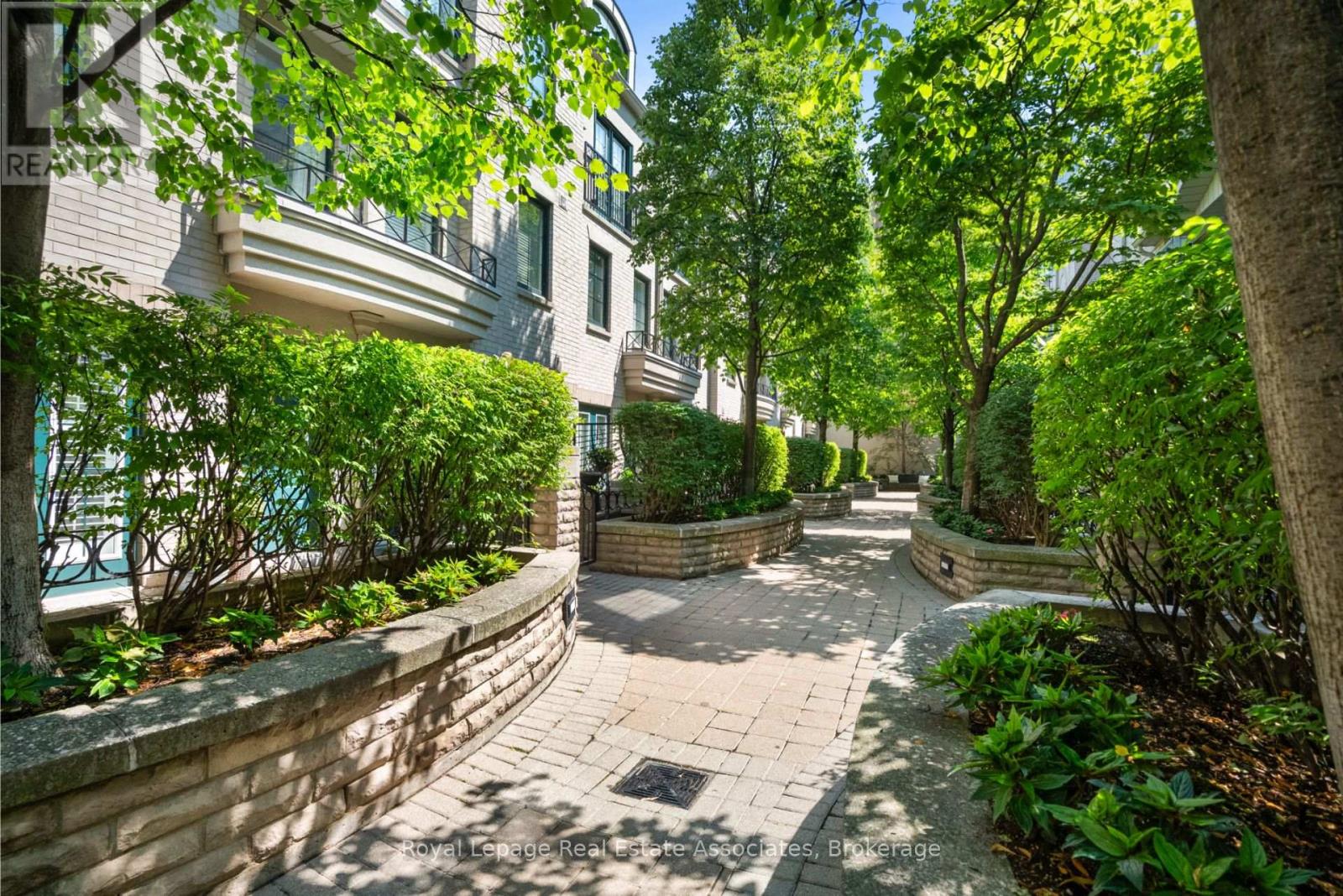8 - 1 Baxter Street, Toronto, Ontario  M4W 3W1 - Photo 2 - C12403809