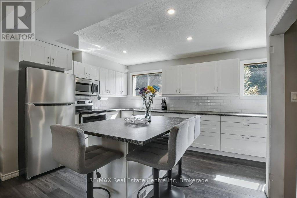 164 Willow Road, Guelph (Junction/onward Willow), Ontario  N1H 1W8 - Photo 1 - X12404024