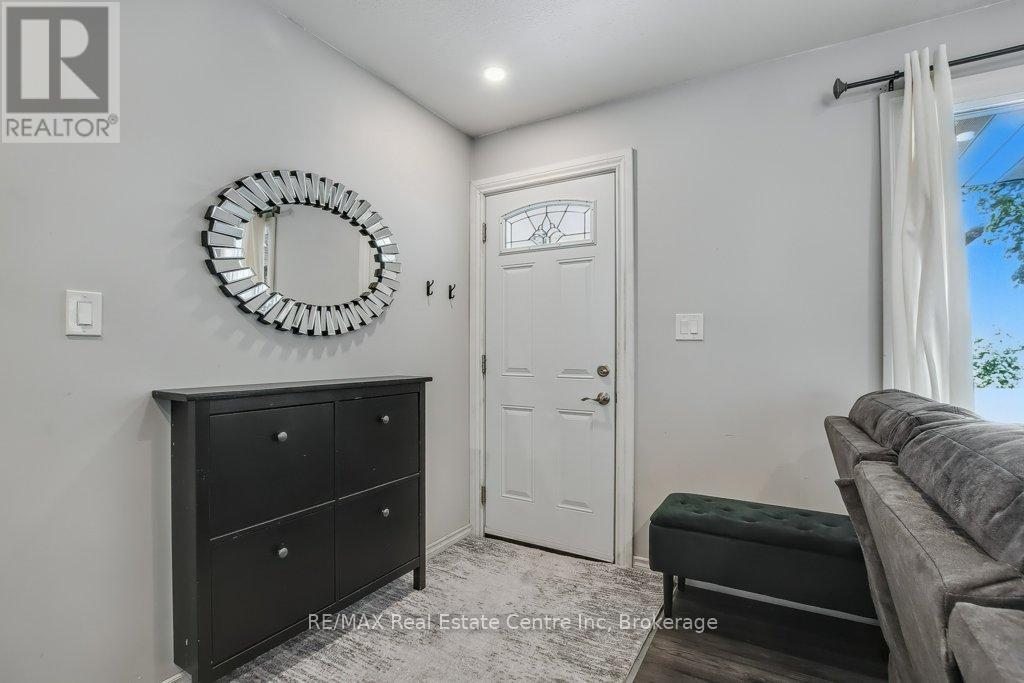 164 Willow Road, Guelph (Junction/onward Willow), Ontario  N1H 1W8 - Photo 4 - X12404024