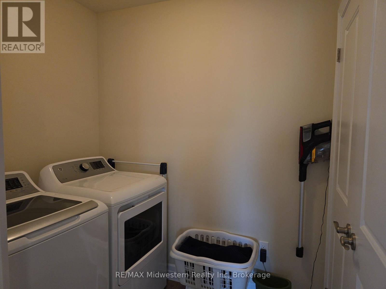 1095 Kincaid Street W, North Perth, Ontario  N4W 0J8 - Photo 12 - X12404053