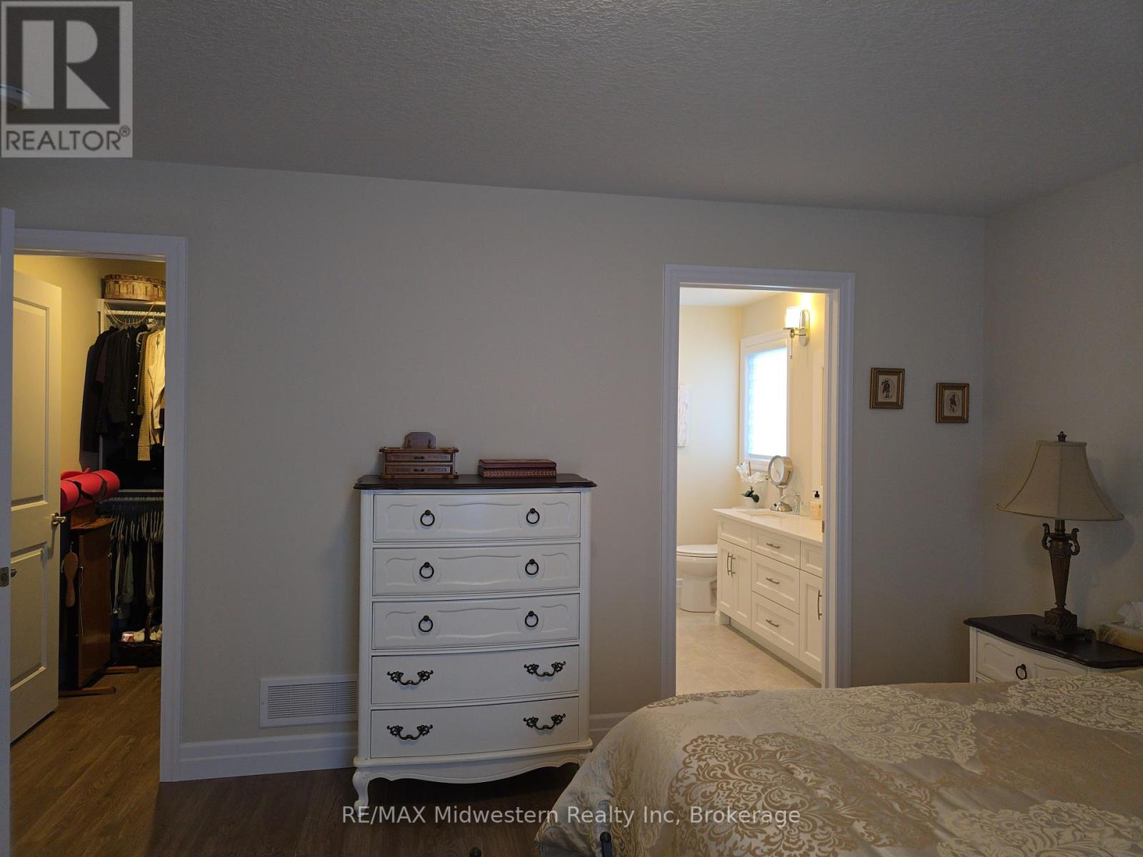 1095 Kincaid Street W, North Perth, Ontario  N4W 0J8 - Photo 16 - X12404053