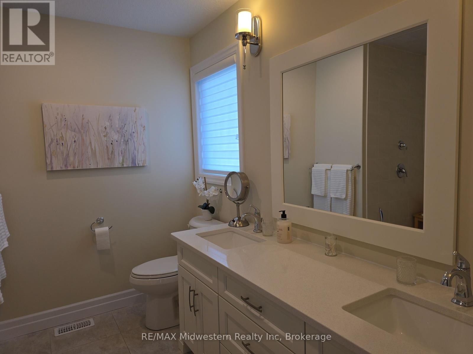 1095 Kincaid Street W, North Perth, Ontario  N4W 0J8 - Photo 17 - X12404053