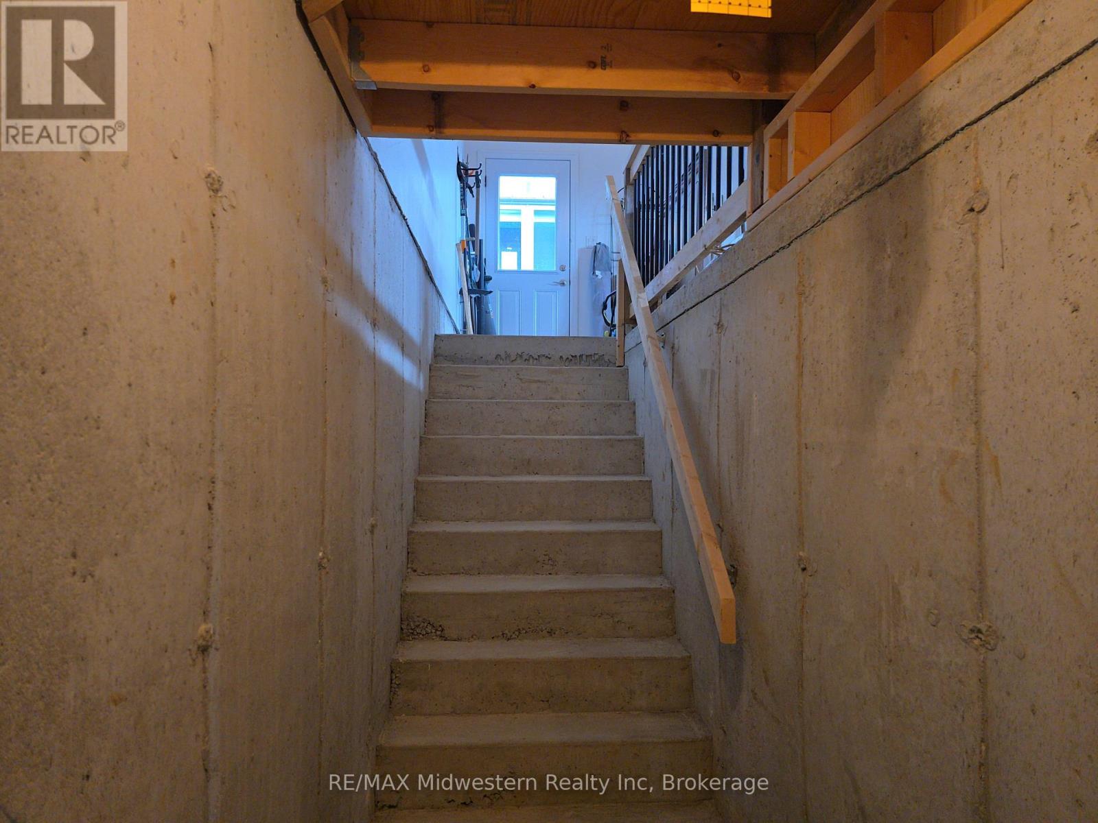 1095 Kincaid Street W, North Perth, Ontario  N4W 0J8 - Photo 23 - X12404053