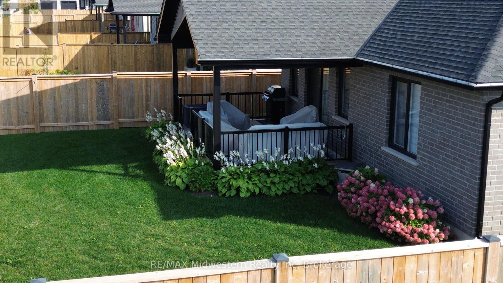 1095 Kincaid Street W, North Perth, Ontario  N4W 0J8 - Photo 4 - X12404053