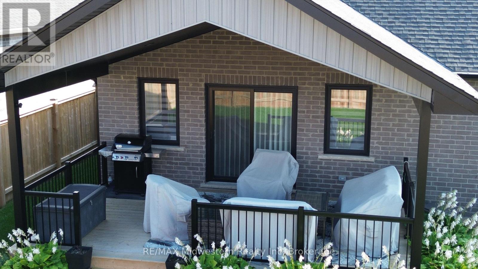 1095 Kincaid Street W, North Perth, Ontario  N4W 0J8 - Photo 5 - X12404053