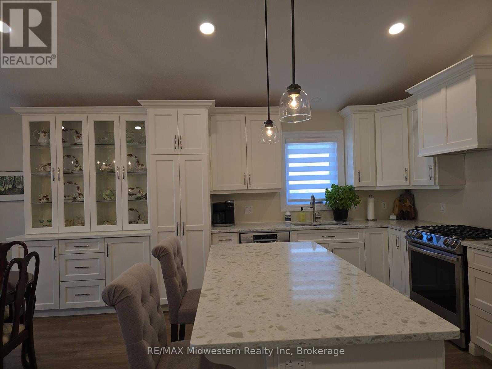 1095 Kincaid Street W, North Perth, Ontario  N4W 0J8 - Photo 9 - X12404053