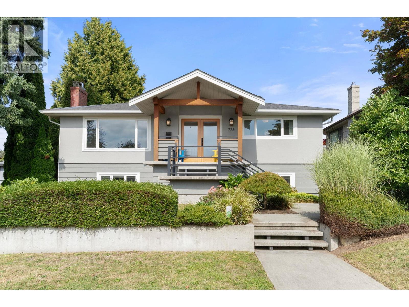 728 E 6TH STREET, North Vancouver, British Columbia