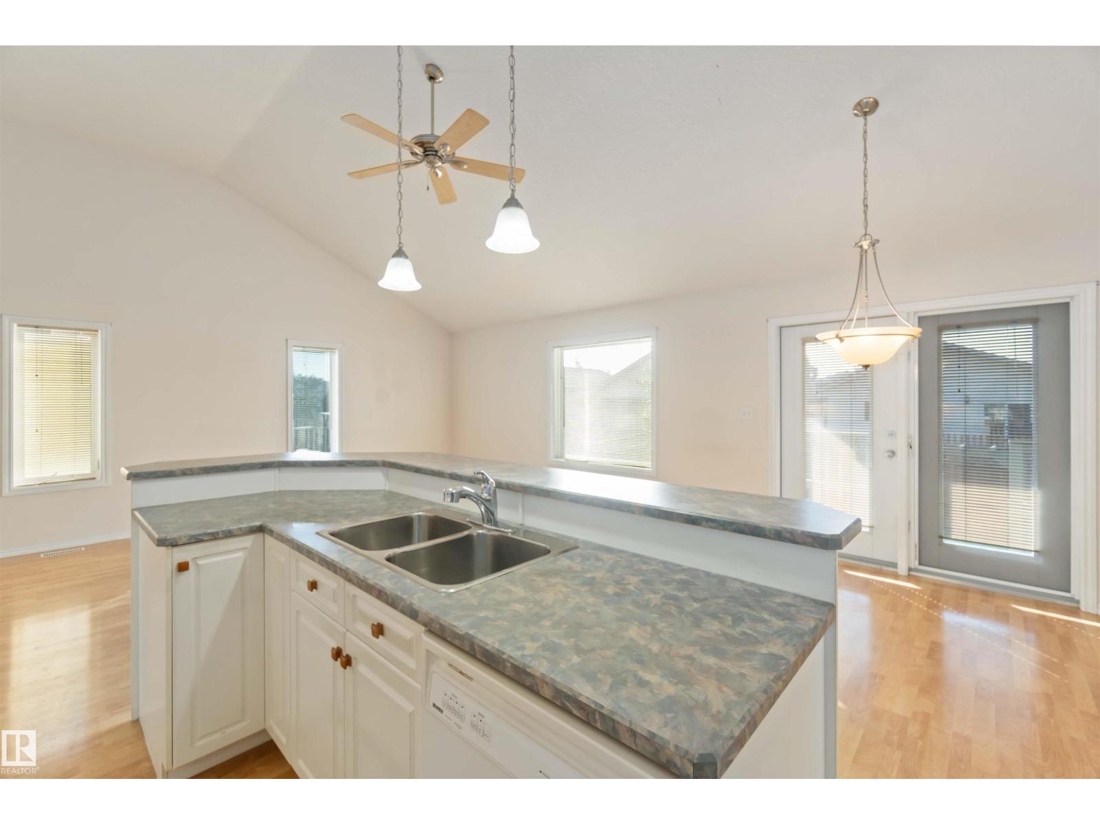 8315 172 Ave Nw Nw, Edmonton, Alberta  T5Z 3M1 - Photo 9 - E4457824