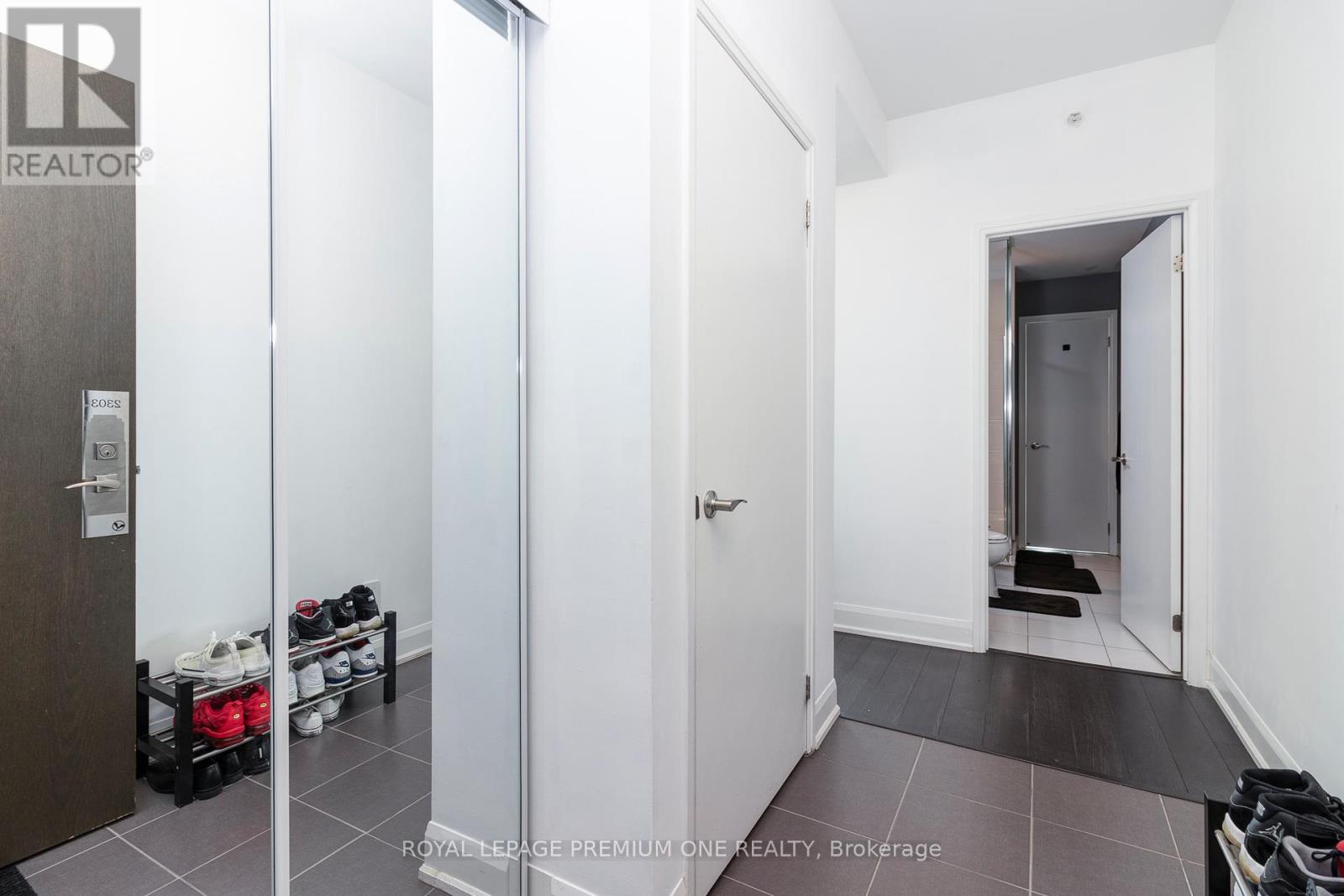 2303 - 2910 Highway 7 Road, Vaughan, Ontario  L4K 0H8 - Photo 9 - N12403913